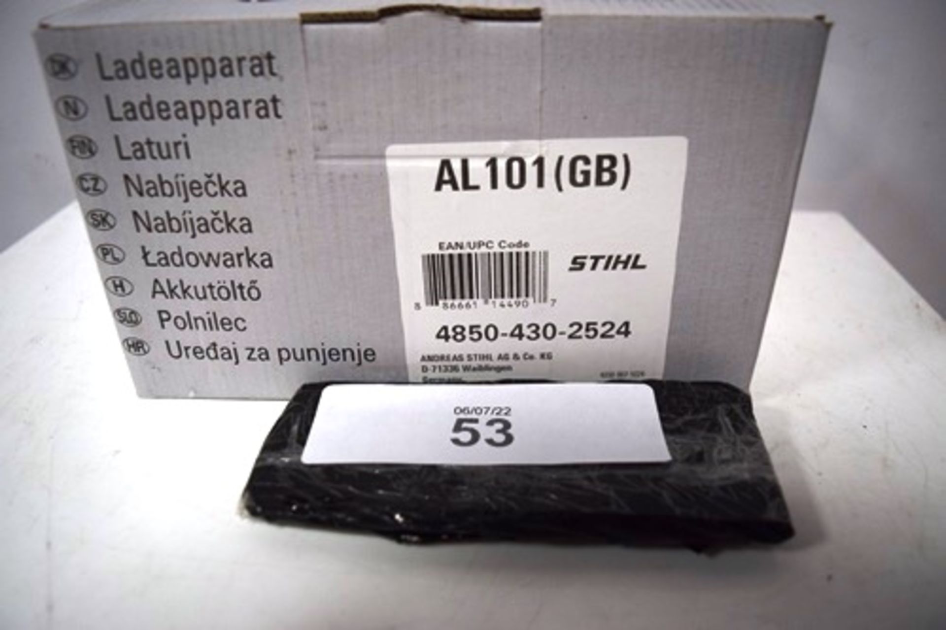 4 x Stihl AL101 battery chargers, code 4850-430-2524, 230V - New in box (BRSW) - Image 2 of 2