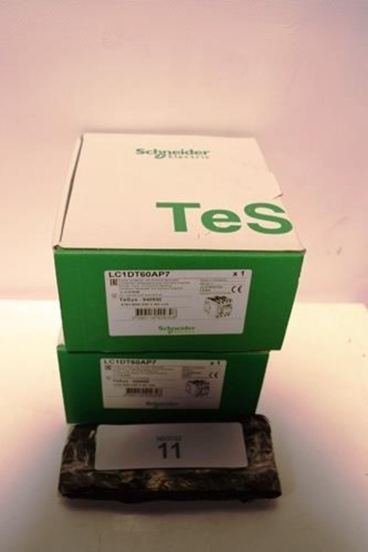 2 x Schneider 4 pole contactor with Everlink terminals, model LC1DT60AP7 - New in box (SW8)