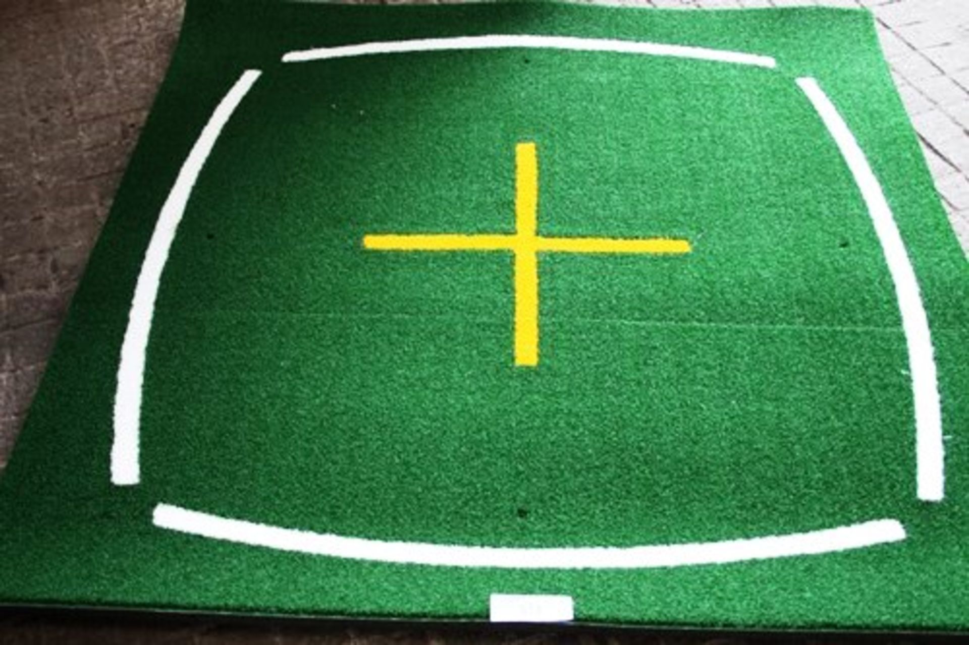 1 x Imax classic golf training mat, 150mm x 150mm - new (Open shed) - Image 2 of 2