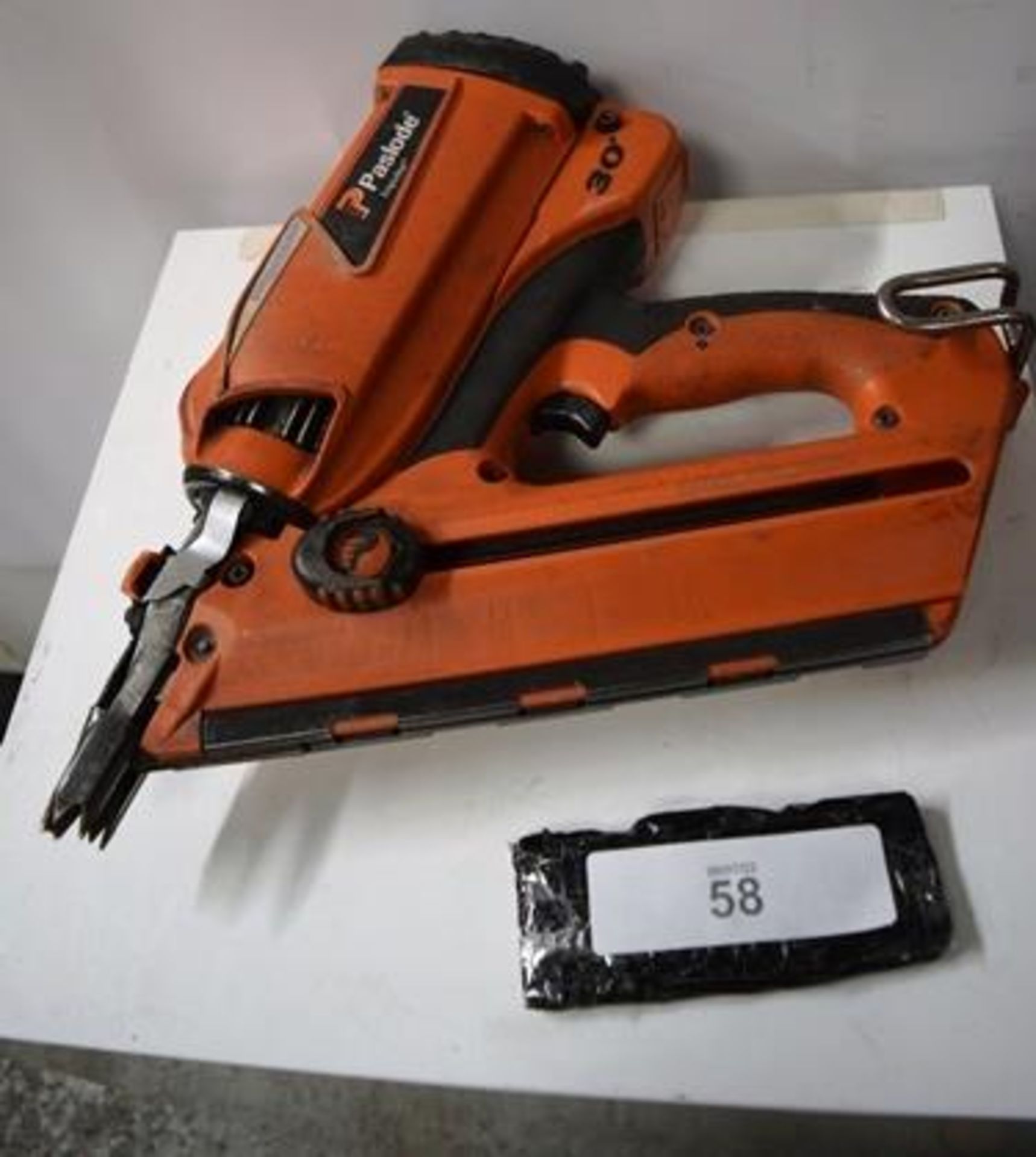 1 x Paslode Impulse nail stapler gun, model IM350+ Lithium, with 1 x charger and heavy duty case - - Image 3 of 4