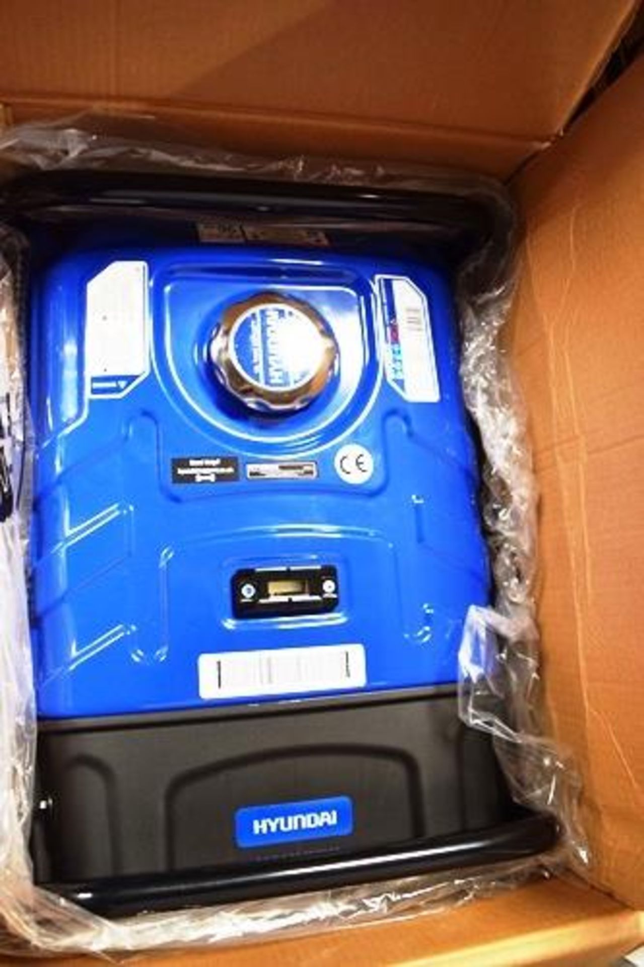 1 x Hyundai petrol generator, model HY3800L-2, 208cc, 3.2kw, 230V - New in box (SWT1)