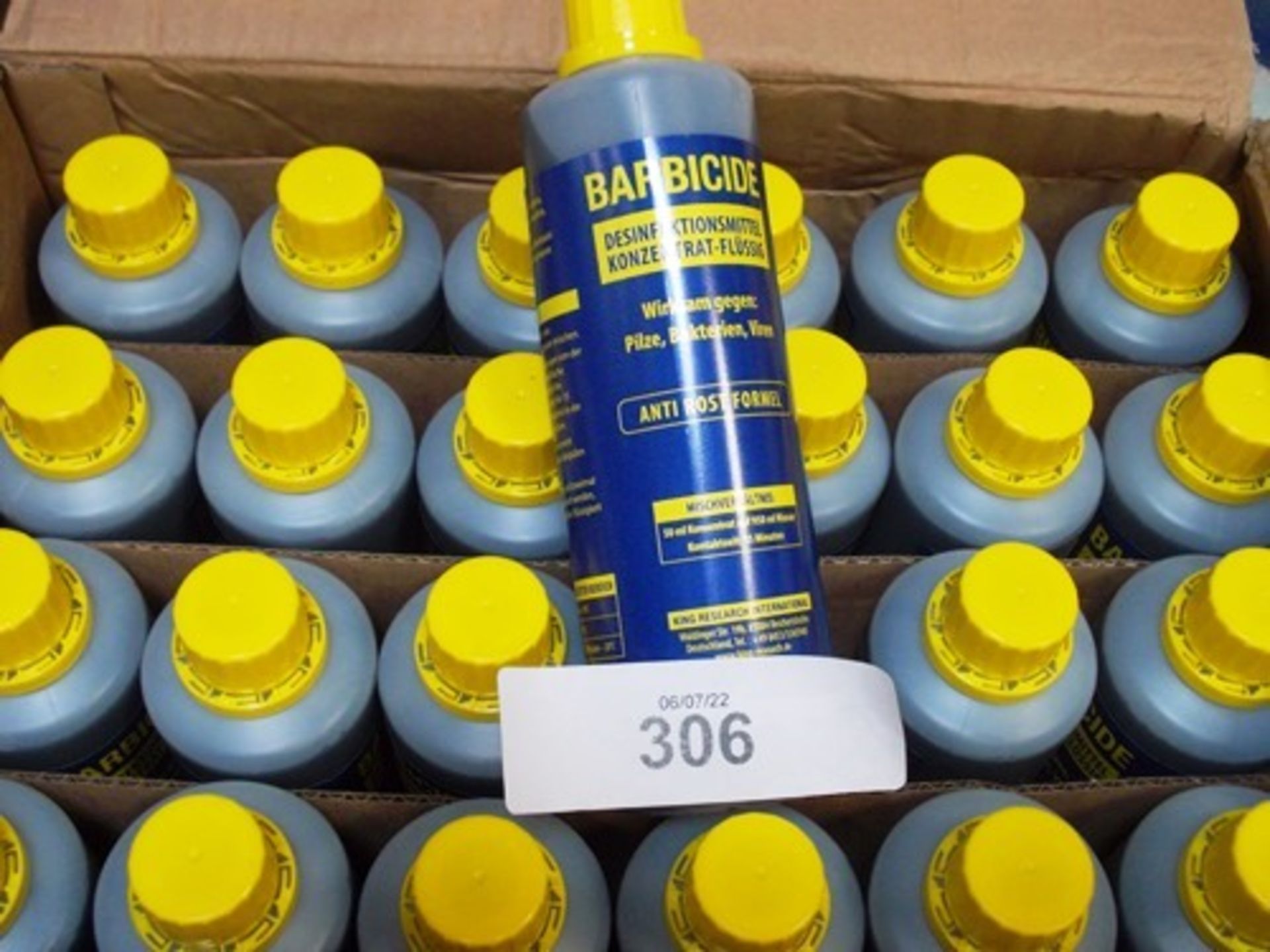 1 x box containing 24 x 500ml bottles of Barbicide disinfectant solution, code 4260638460058 -