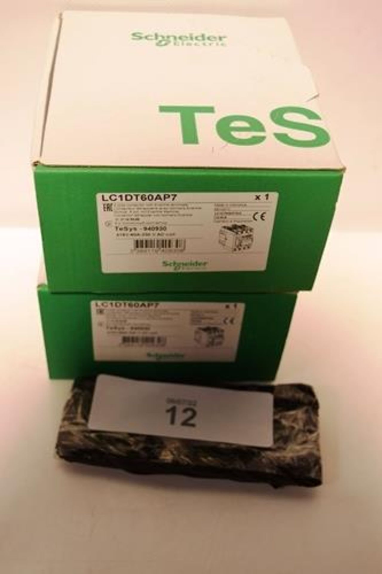 2 x Schneider 4 pole contactor with Everlink terminals, model LC1DT60AP7 - New in box (SW8)