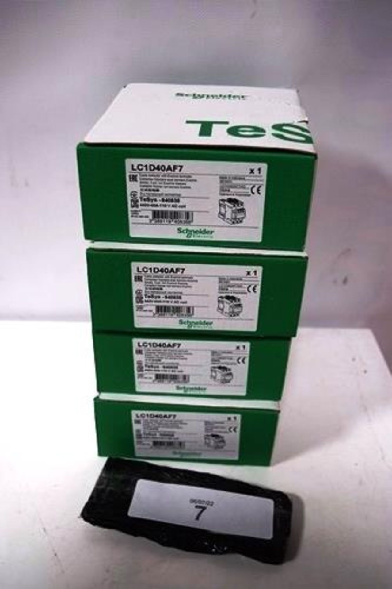 4 x Schneider 3 pole contactor with Everlink terminals, model LC1D40AF7 - New in box (SW9)
