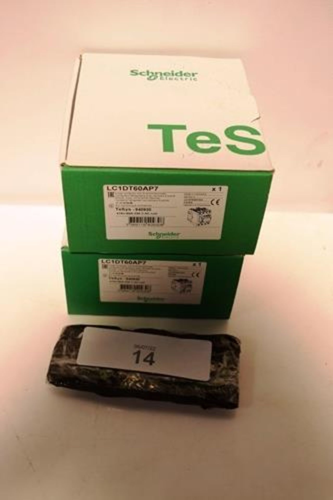 2 x Schneider 4 pole contactor with Everlink terminals, model LC1DT60AP7 - New in box (SW8)