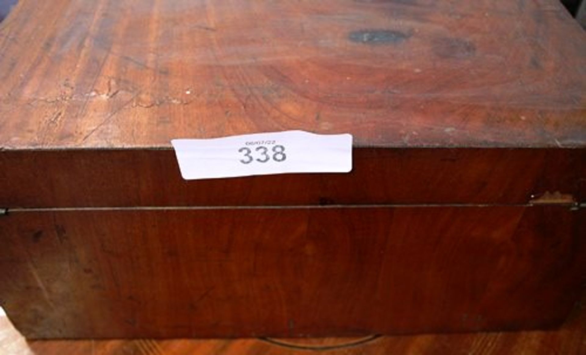 1 x mahogany tabletop desk, 46cm(W) x 28.5cm(D) x 20cm(H) - Second-hand, restoration project (cabs - Image 3 of 5