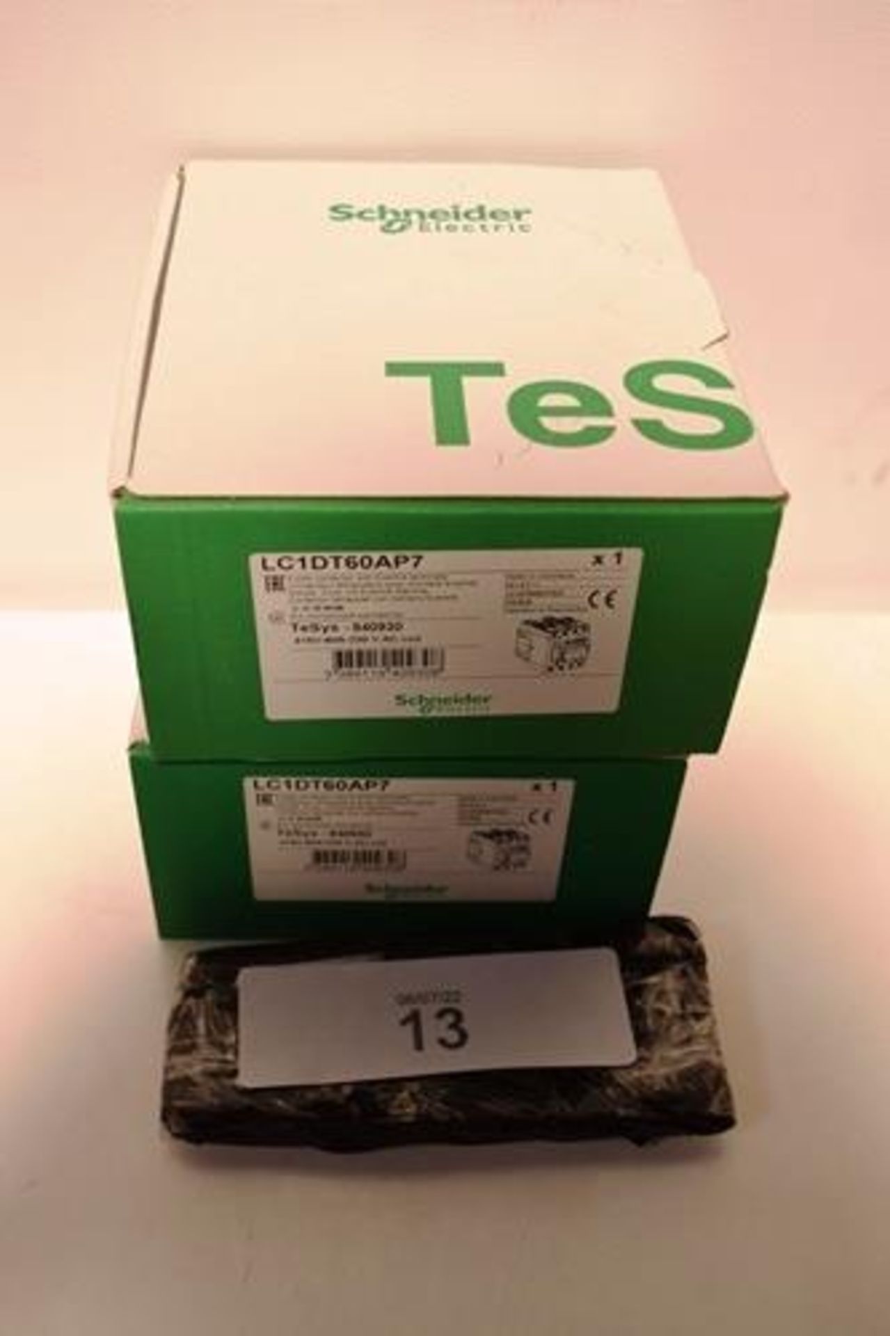 2 x Schneider 4 pole contactor with Everlink terminals, model LC1DT60AP7 - New in box (SW8)