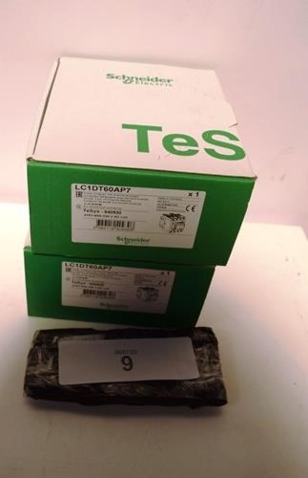 2 x Schneider 4 pole contactor with Everlink terminals, model LC1DT60AP7 - New in box (SW8)