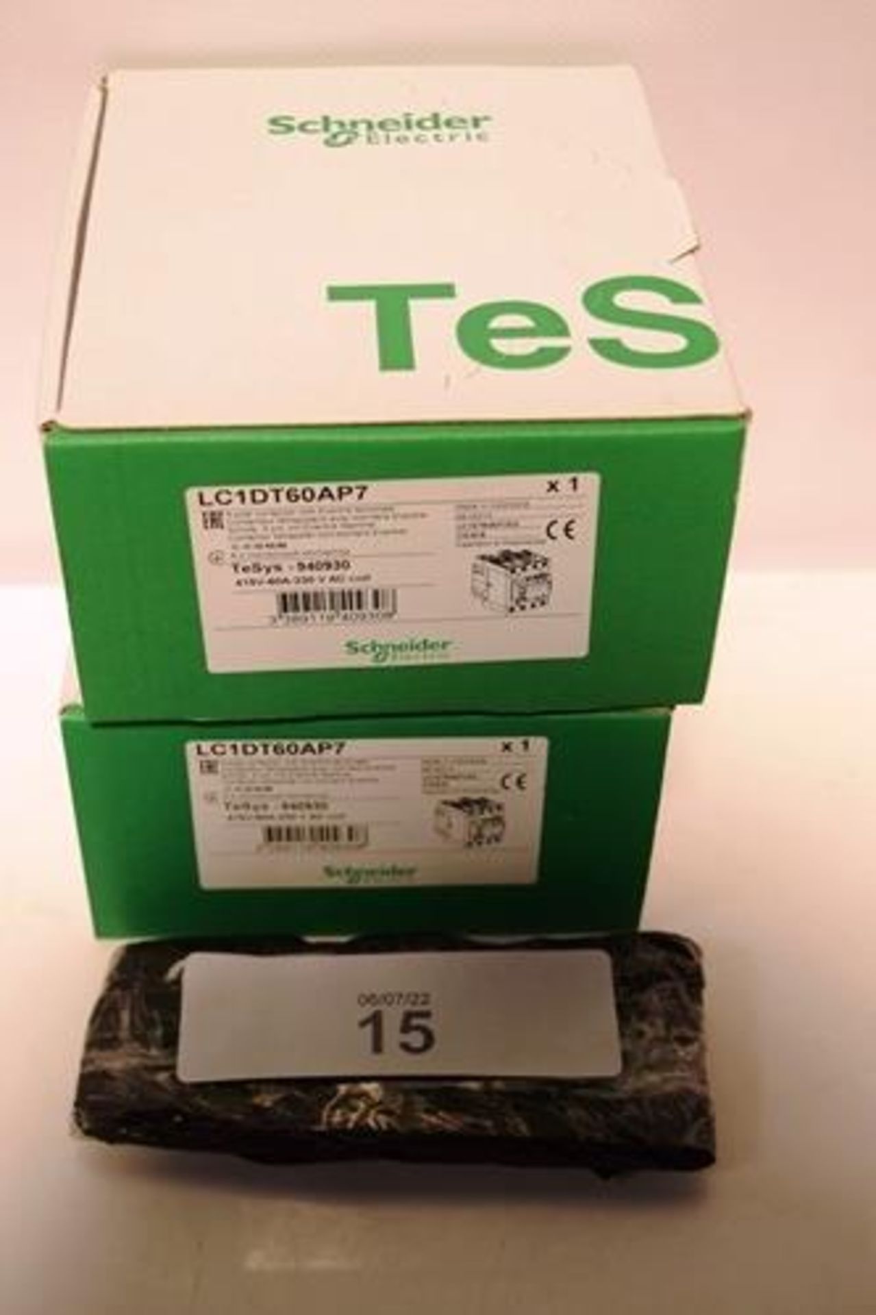 2 x Schneider 4 pole contactor with Everlink terminals, model LC1DT60AP7 - New in box (SW8)