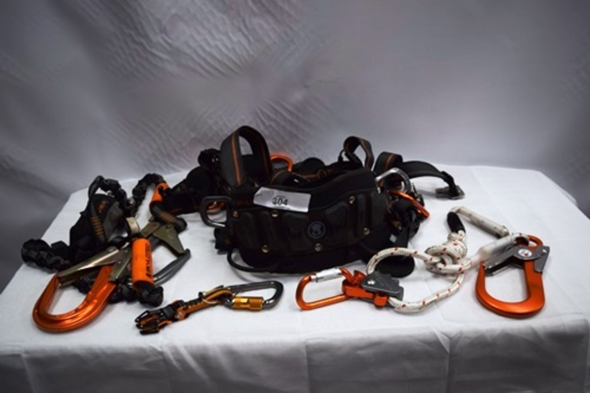 1 x Skylotec full body harness model: Ignite proton wind size M/XXL 91/124cm.- together with 1 x