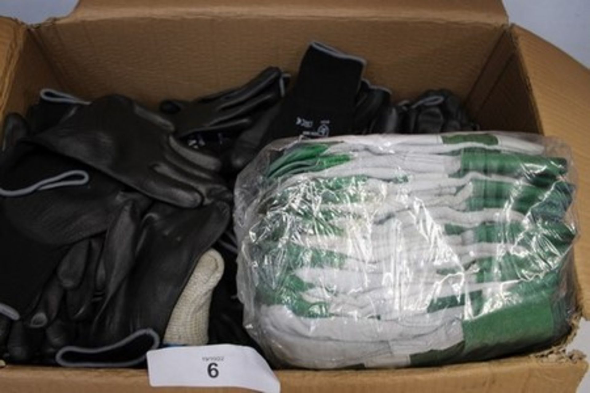 A selection of work gloves including Uvex, Bennett, leather rigger gloves etc. - Sealed new in - Image 2 of 5