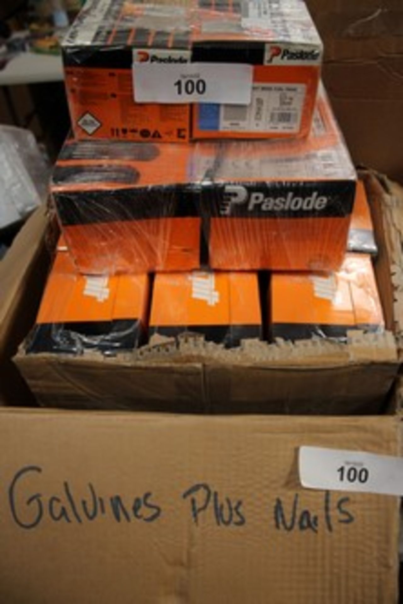 24 x boxes of 400 x spit plasterboard anchors, together with 1 x box of Paslode IM350 2.8mm x 51mm