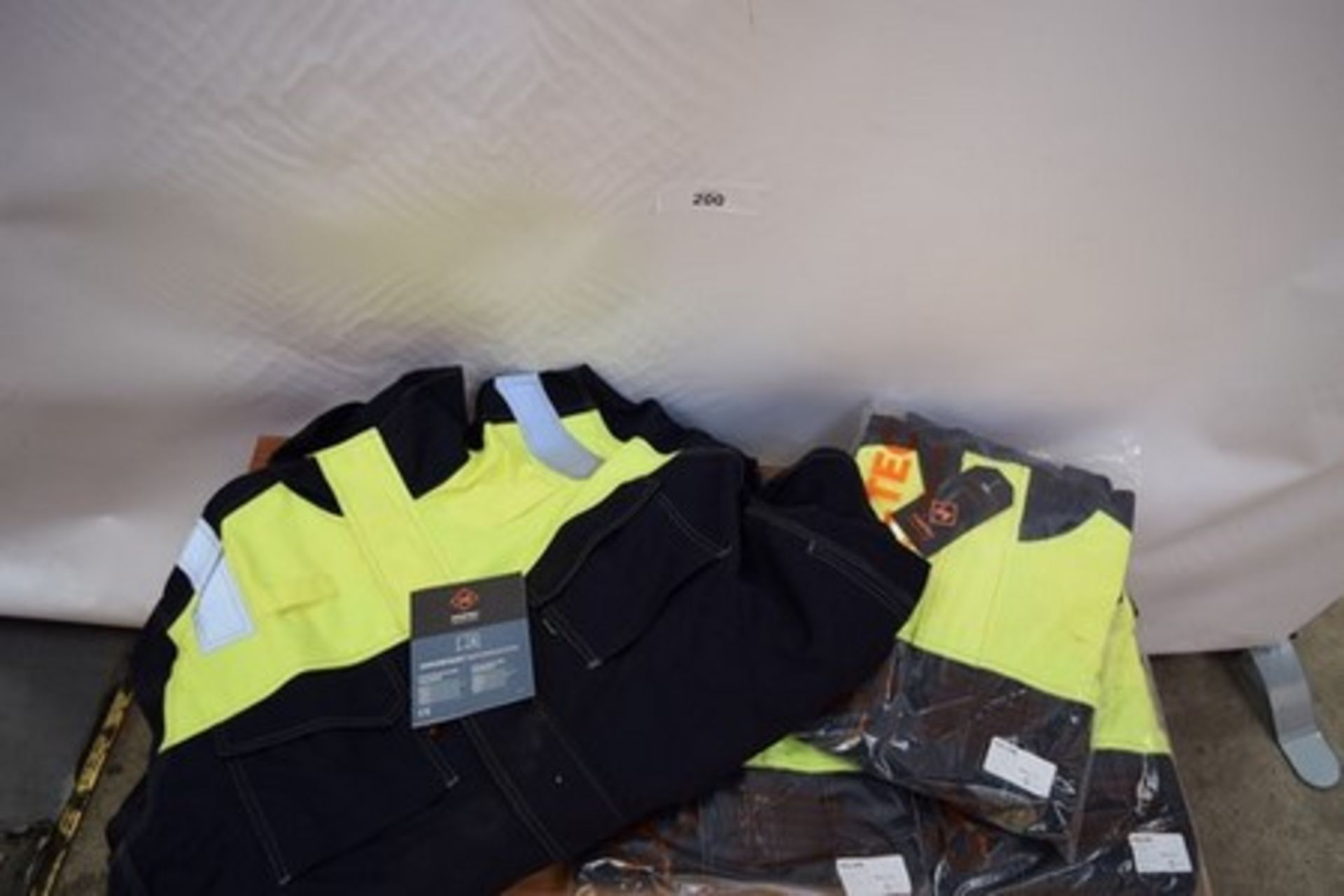 4 x Haztec Kelvin Arc HV protection jackets, size 2XL. RRP £113.00 each - New in pack (ES11)