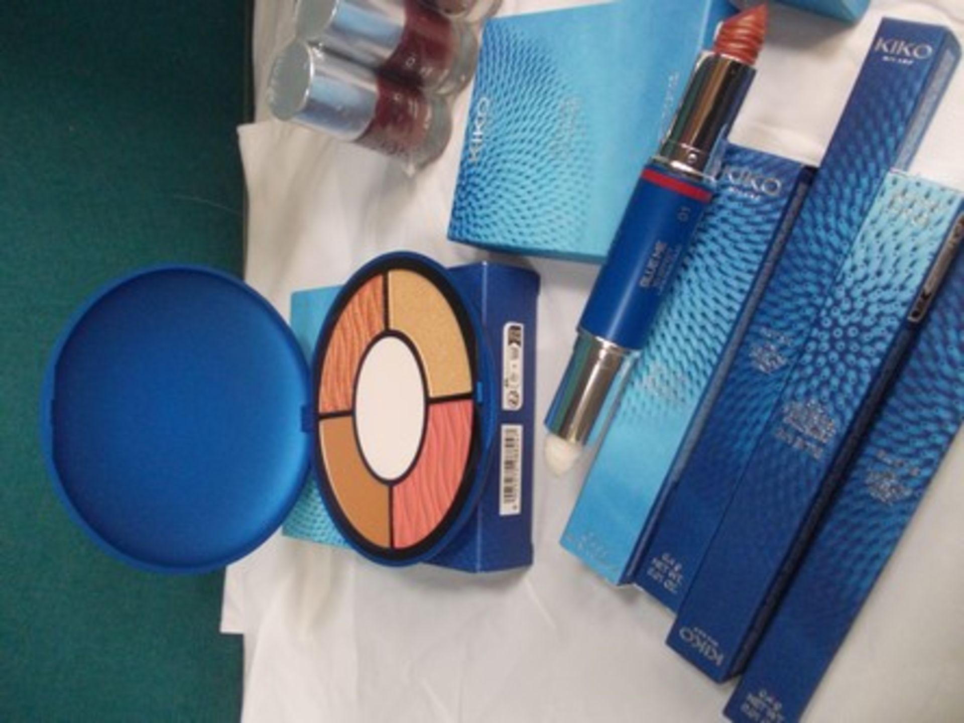11 x Kiko Blue Me mixed cosmetics including complete face palette, jelly face serum, 3D effect - Image 2 of 3