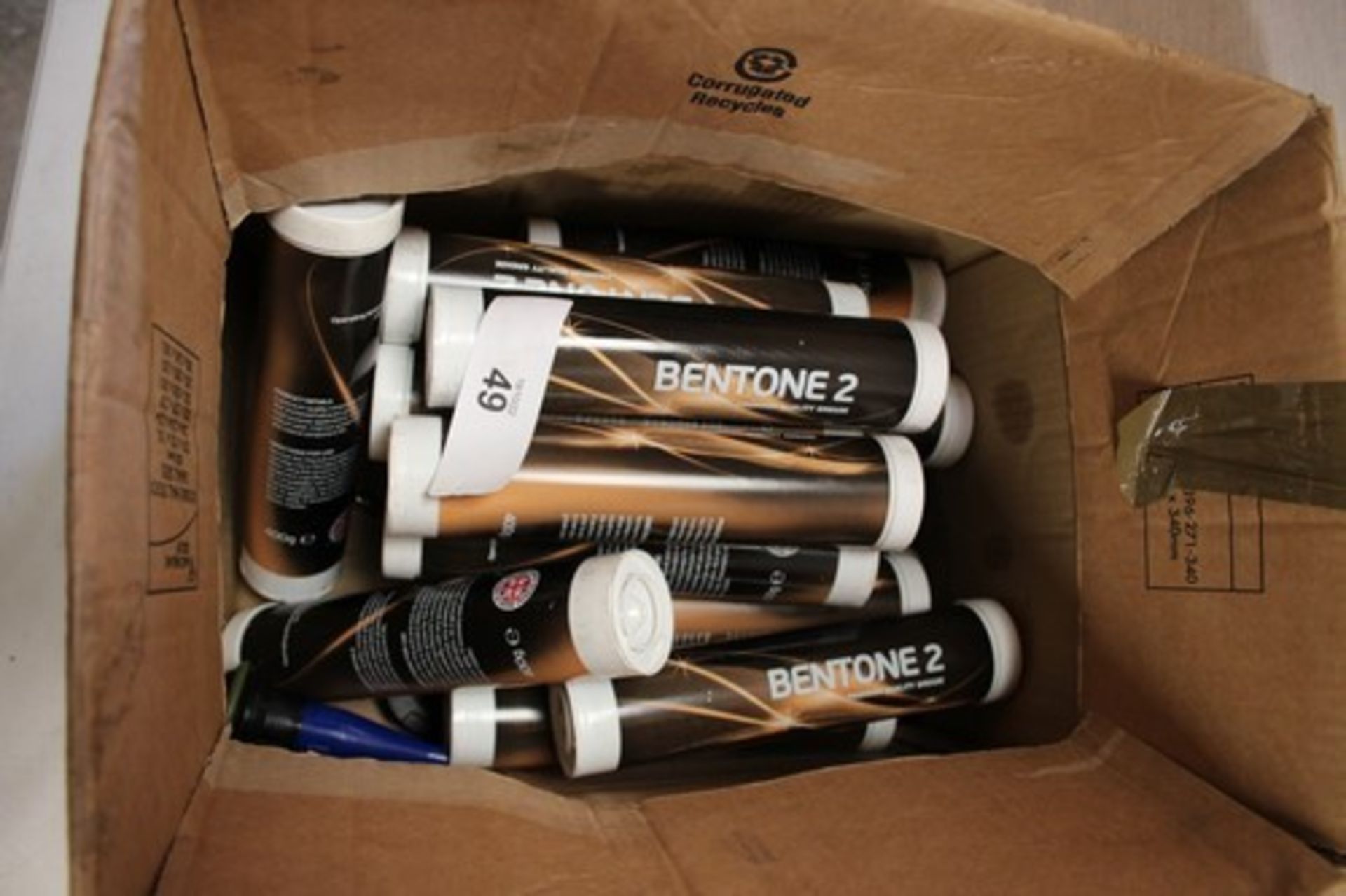 1 x Samoa grease gun, 1 x Eclipse injection gun, together with 18 x 400g tubes of Bentone 2 grease - - Image 2 of 4