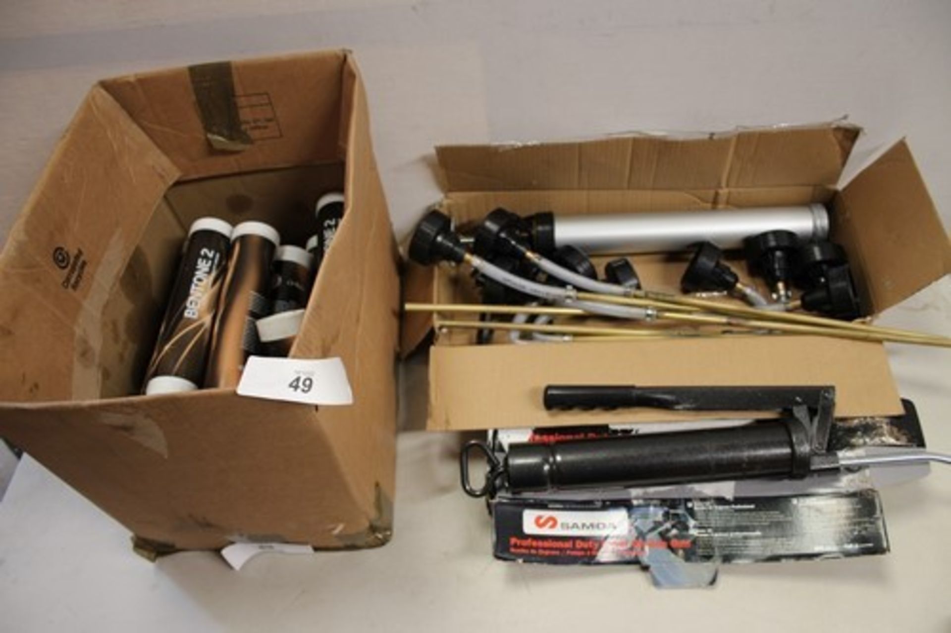 1 x Samoa grease gun, 1 x Eclipse injection gun, together with 18 x 400g tubes of Bentone 2 grease -