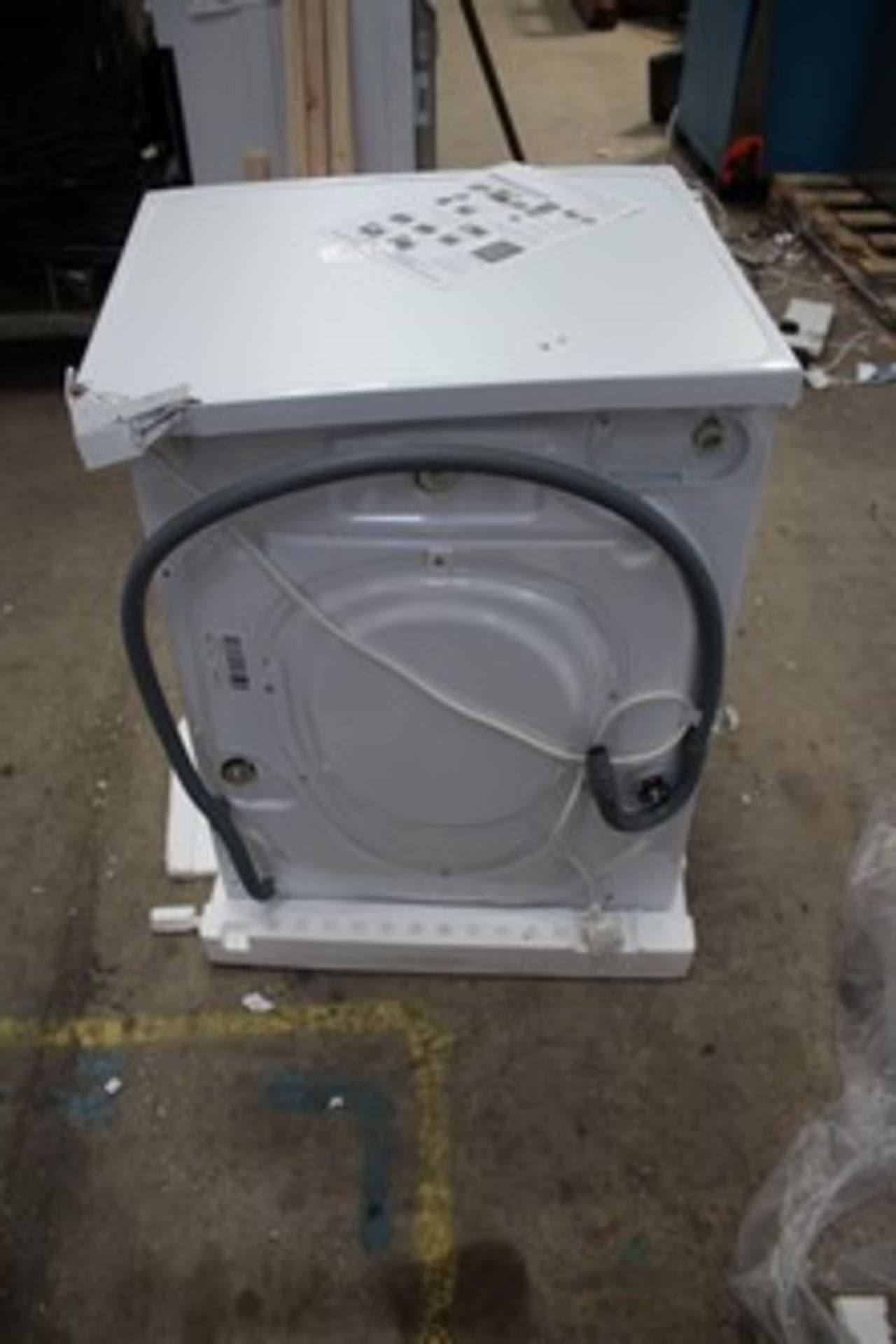 1 x Indesit 7kg Washing Machine freestanding 1200 spin -white SPARES AND REPAIRS ONLY. (GSF7)(93) - Image 3 of 4