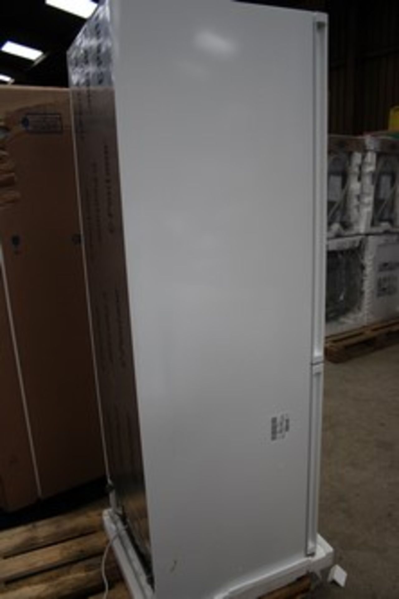 1 x Bosch frost free freestanding fridge freezer -white, model: KGN362WDFG, grade B no damage, - Image 3 of 5