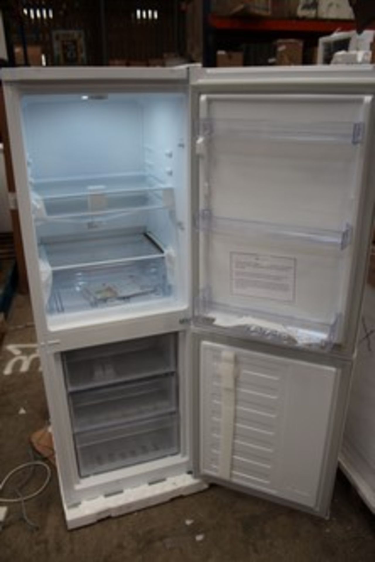 1 x Beko 54cm frost free fridge freezer, freestanding, -white model: CCFM3552W, grade B dent and - Image 3 of 6