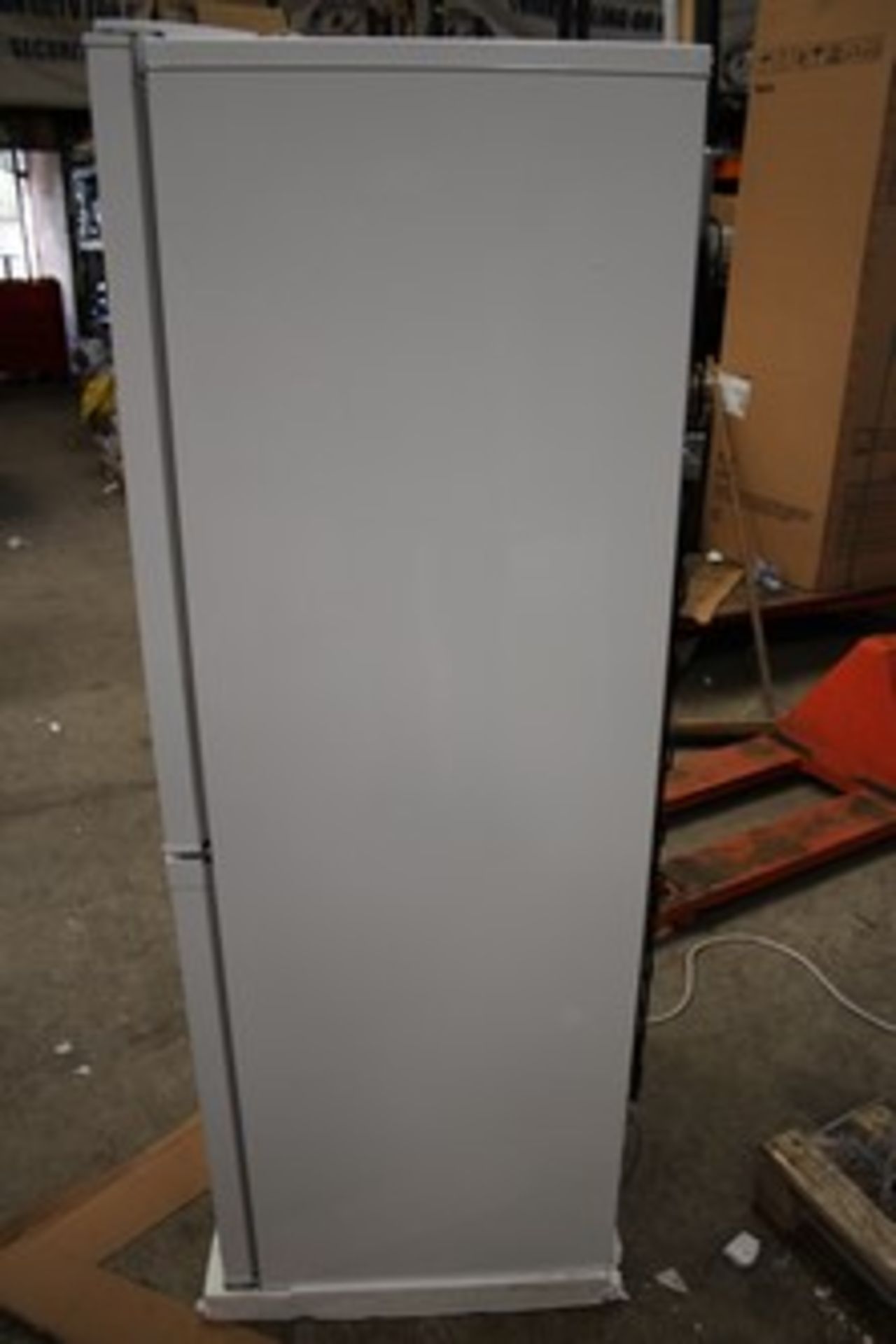 1 x Beko 54cm frost free fridge freezer, freestanding, -white model: CCFM3552W, grade B dent and - Image 5 of 6
