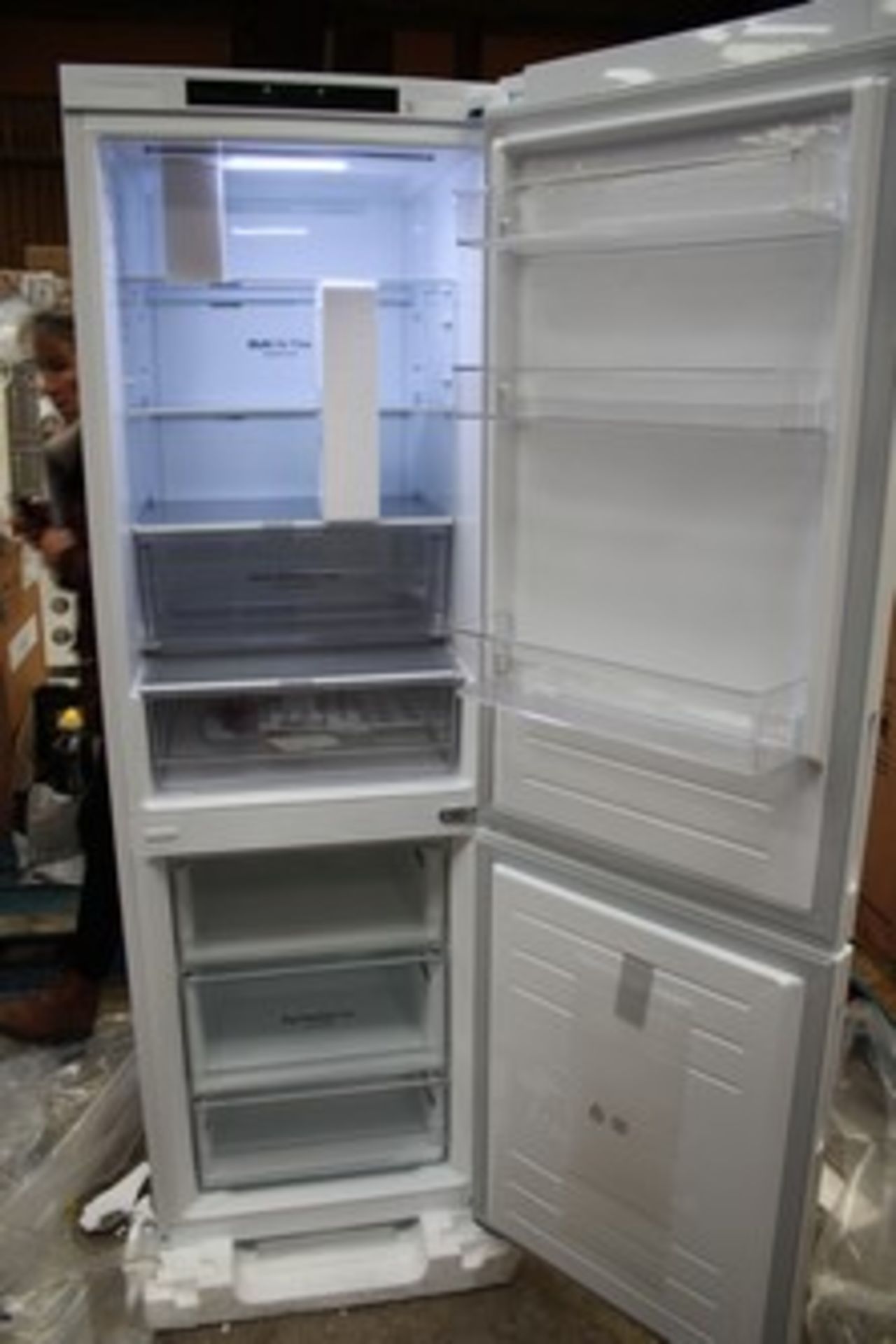 1 x LG Freestanding fridge freezer - white model: GBB61SWJEC Grade B, small dents and scratches on - Image 2 of 7