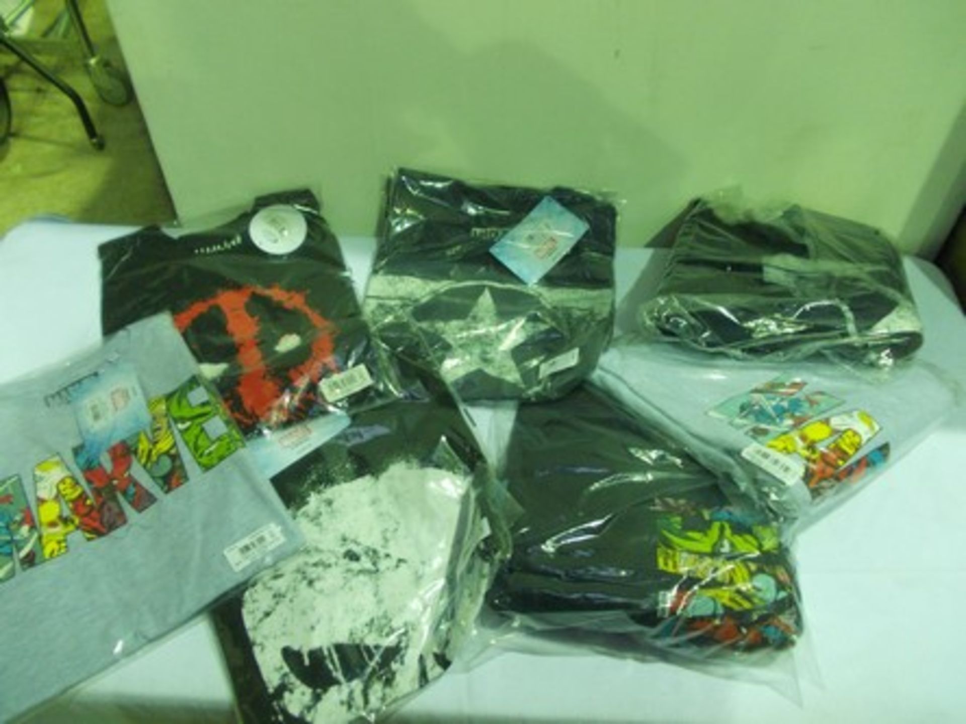 9 x items of Marvel Official Merchandising clothing comprising 3 x sweatshirts and 6 x t-shirts in