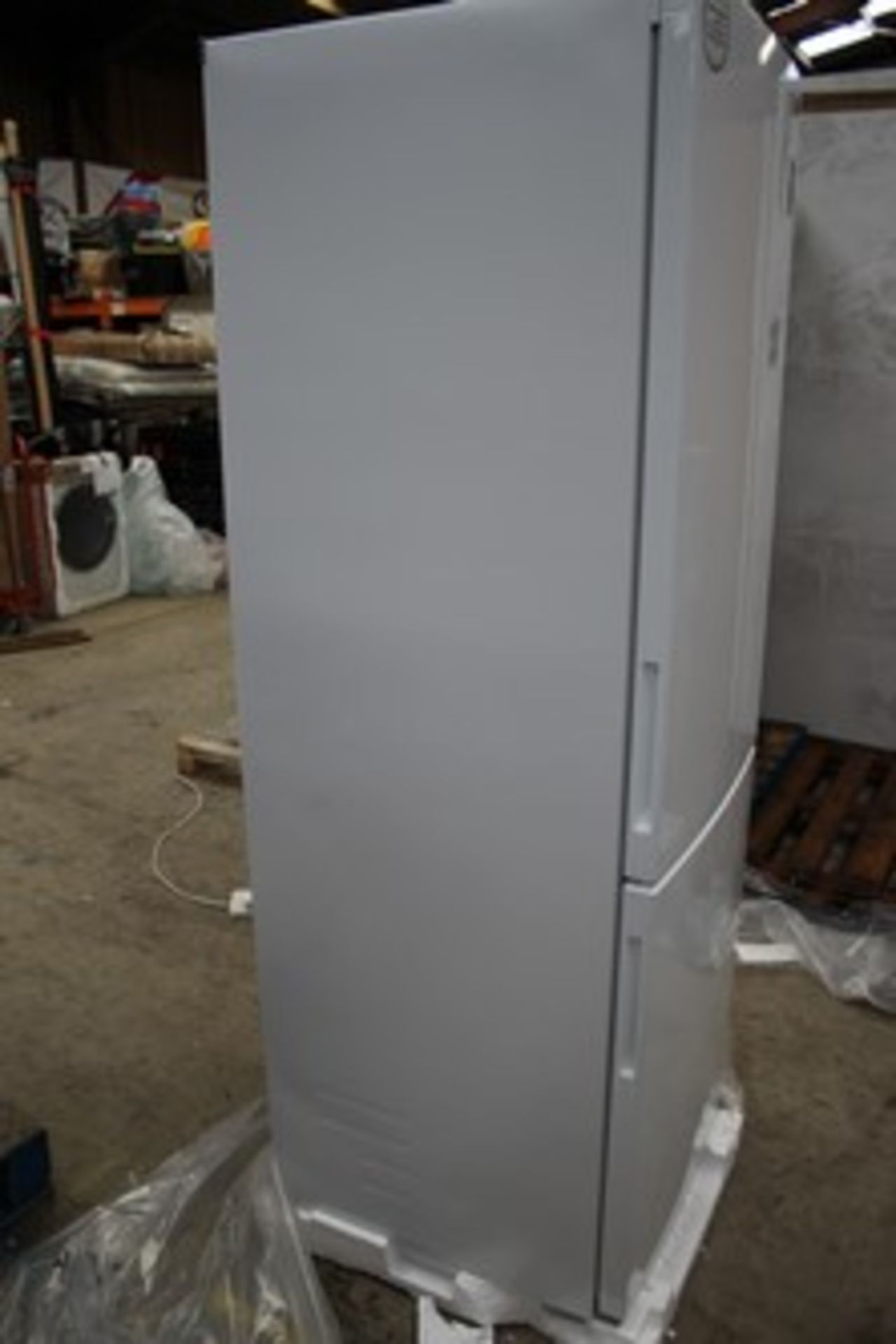 1 x LG Freestanding fridge freezer - white model: GBB61SWJEC Grade B, small dents and scratches on - Image 5 of 7
