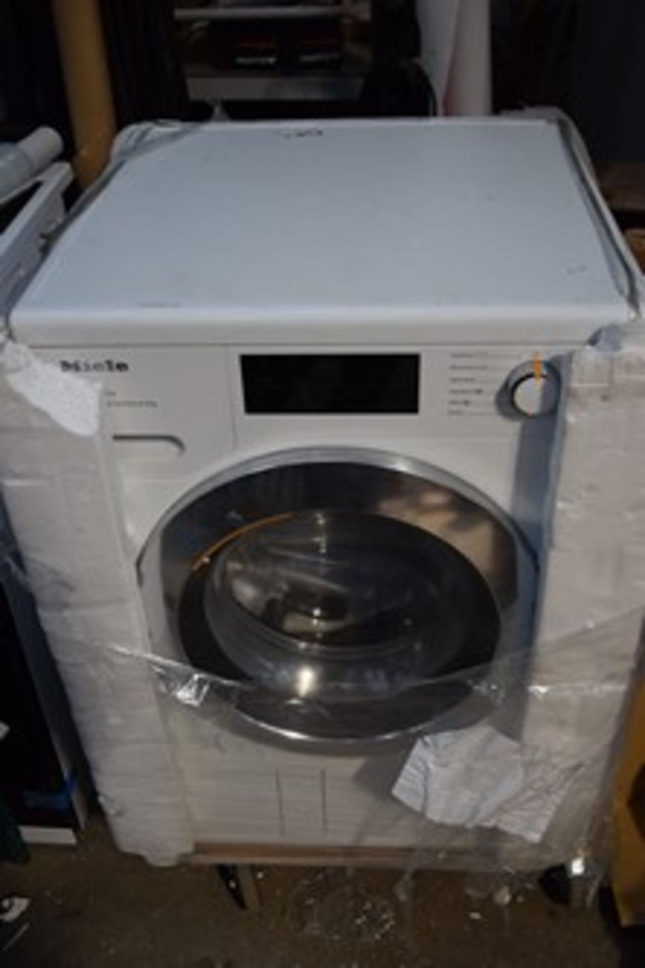 1 x Miele W1 smart washing machine, model WEI865 WCS. Powers on ok but unable to test full functiona