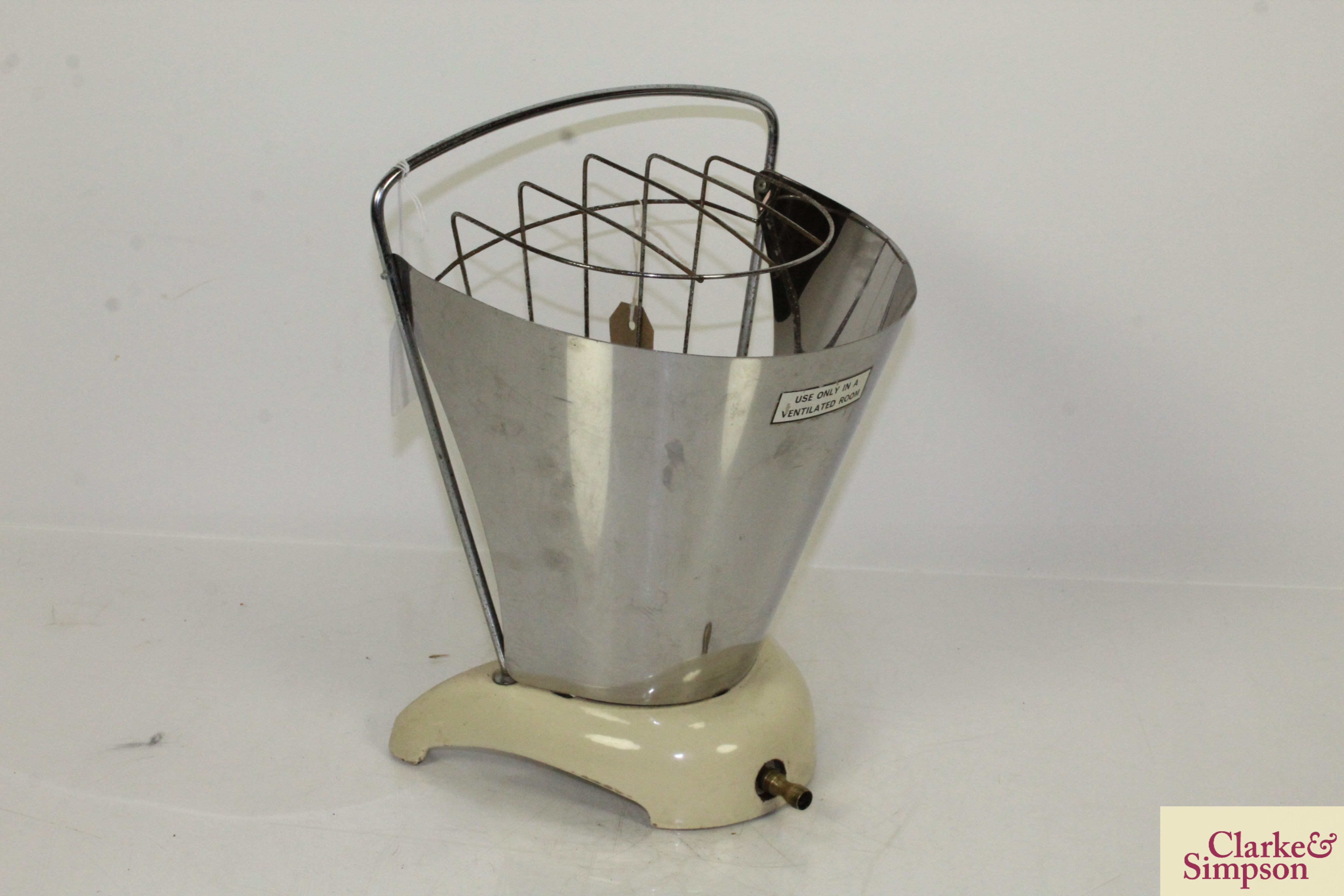 A vintage enamel and metalware heater - Image 3 of 7