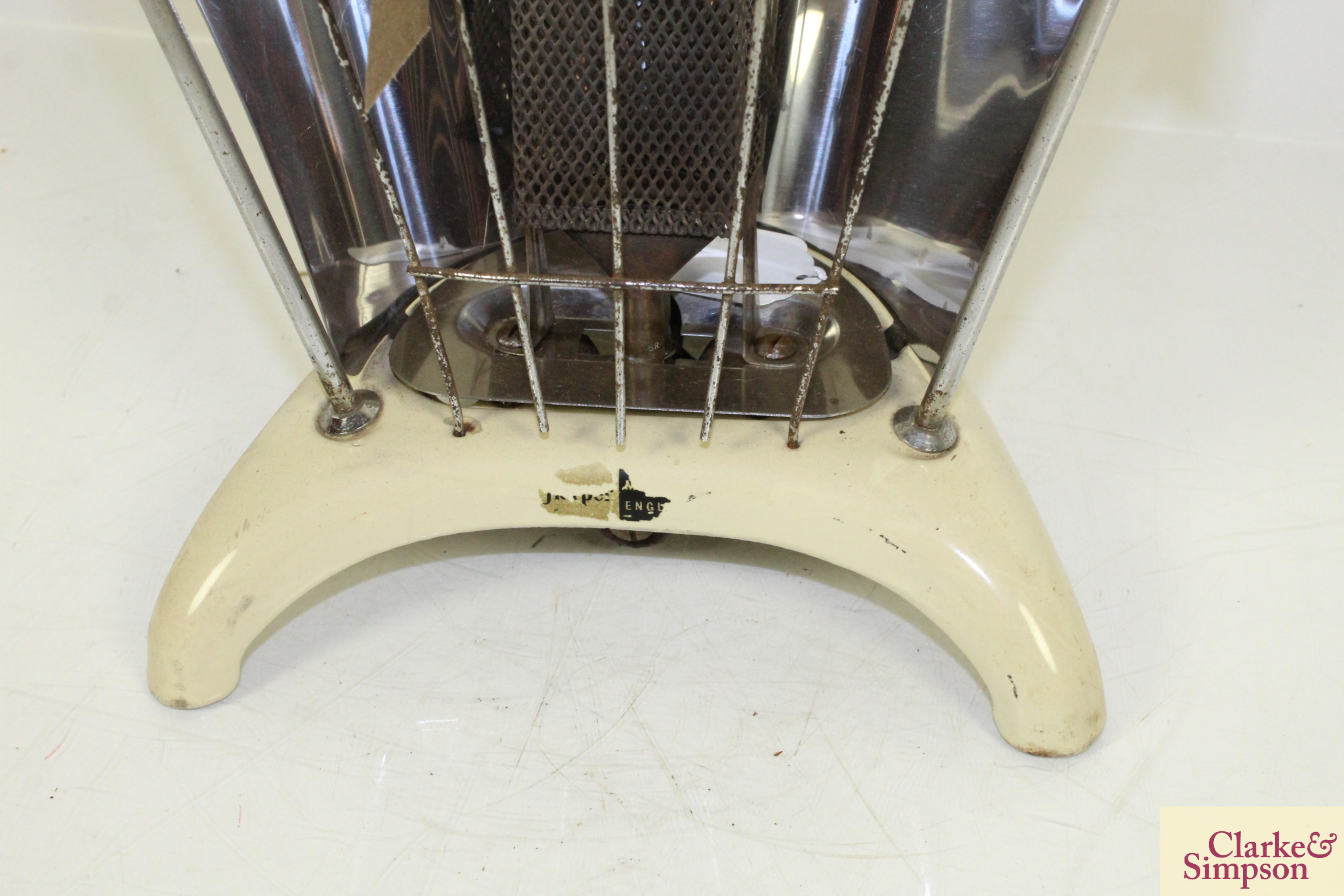 A vintage enamel and metalware heater - Image 7 of 7