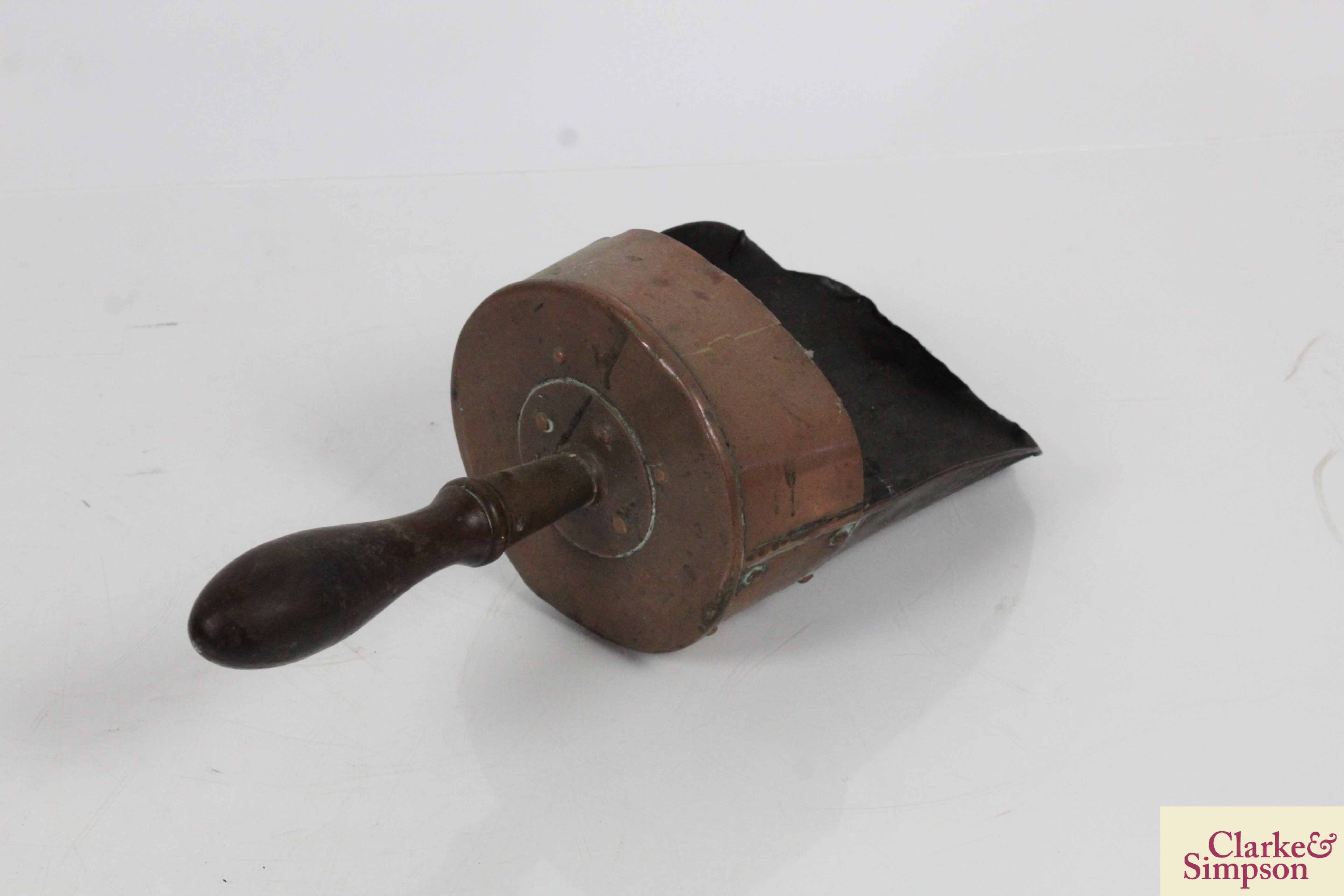 An antique copper coal scuttle and scoop with turn - Image 9 of 10