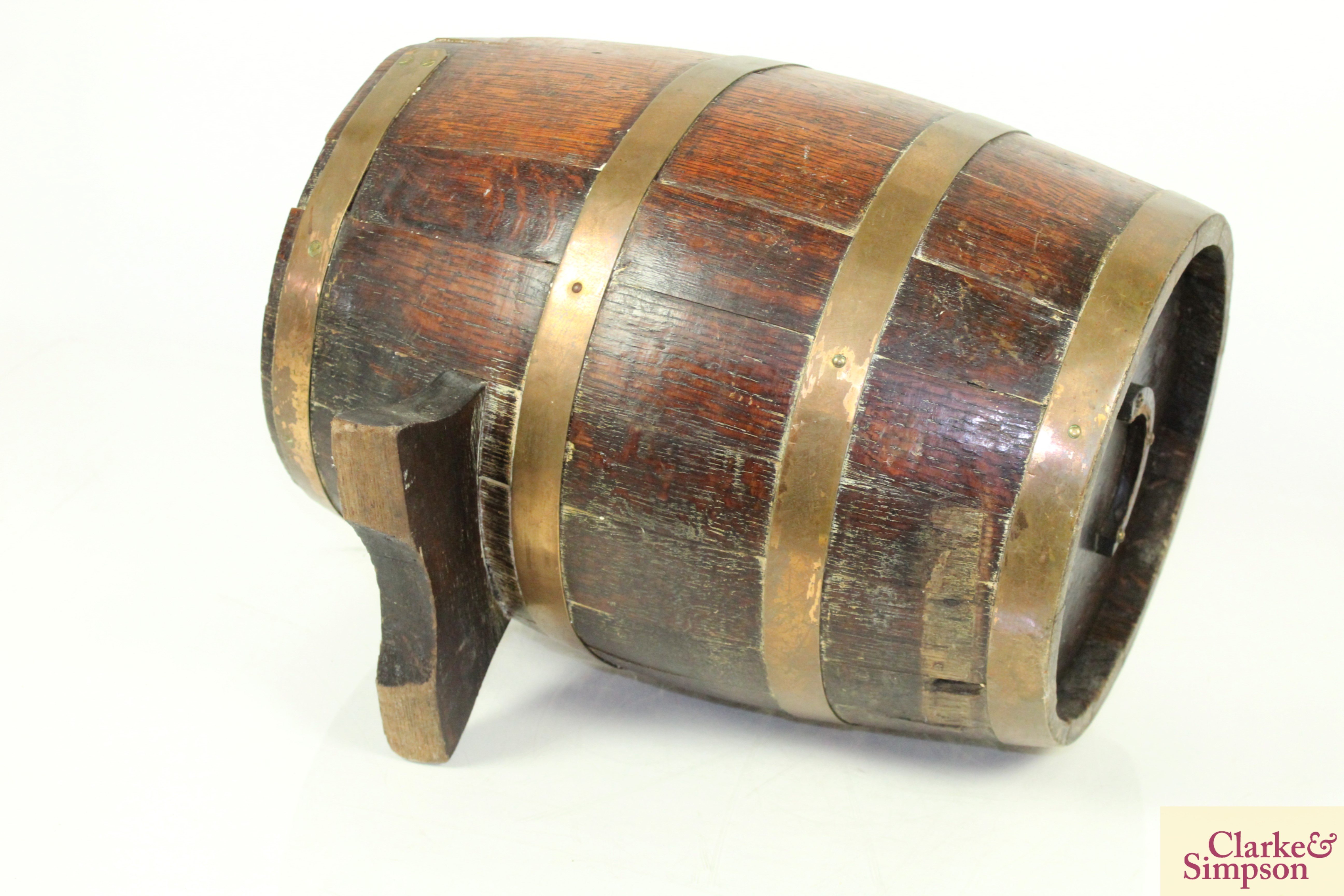 A wooden and brass coopered coal scuttle - Image 6 of 6