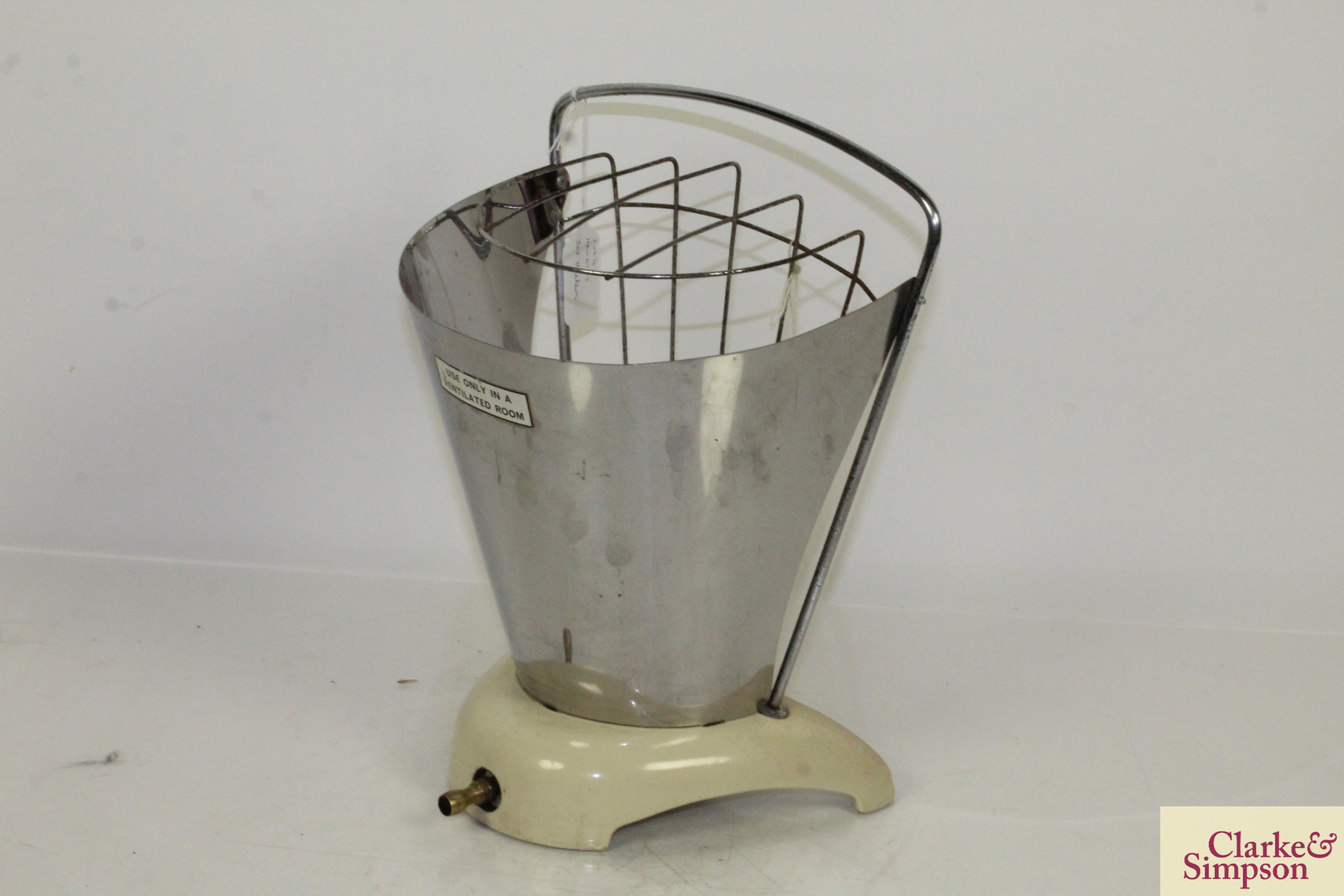 A vintage enamel and metalware heater - Image 4 of 7