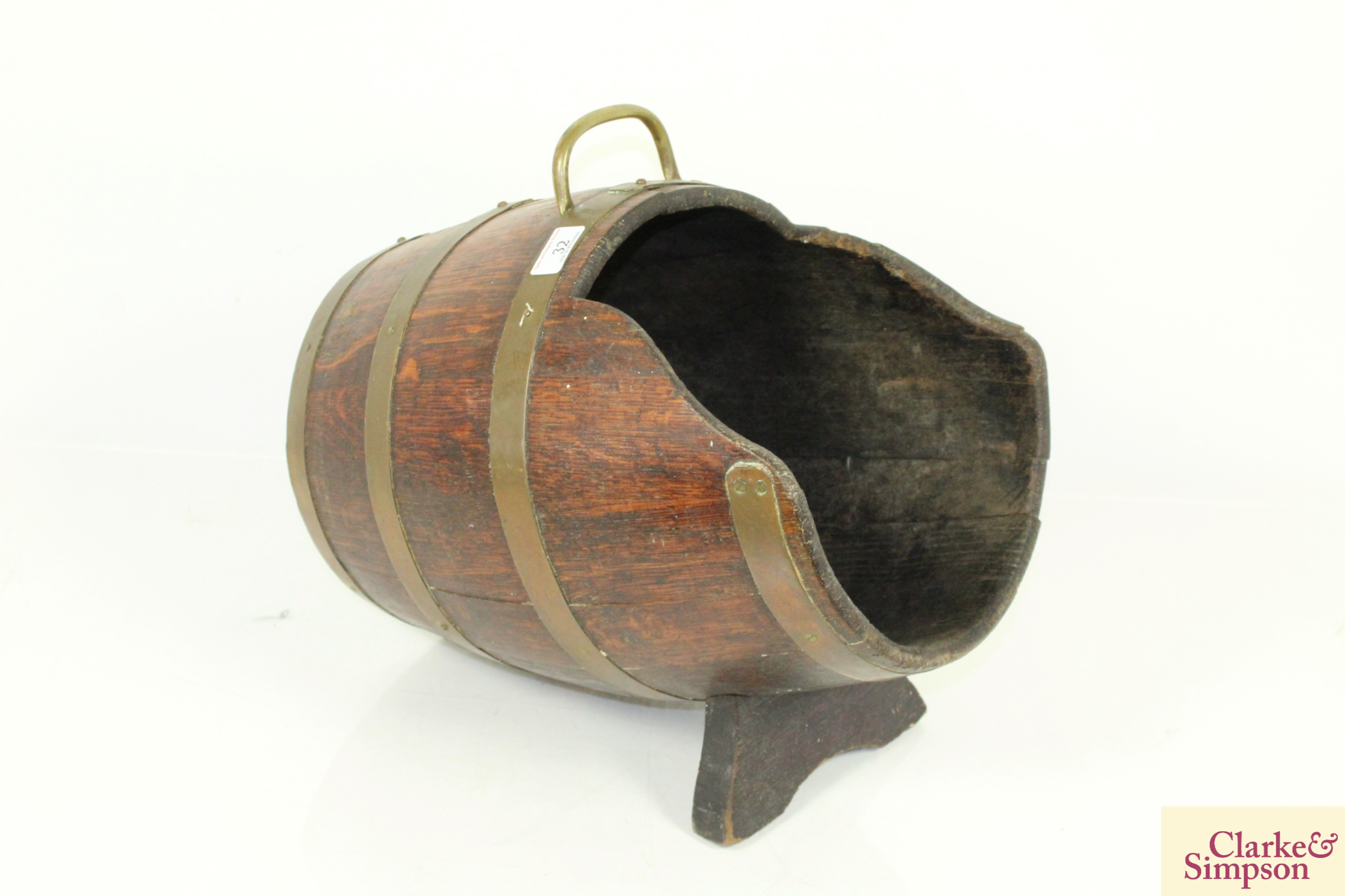 A wooden and brass coopered coal scuttle - Image 2 of 6