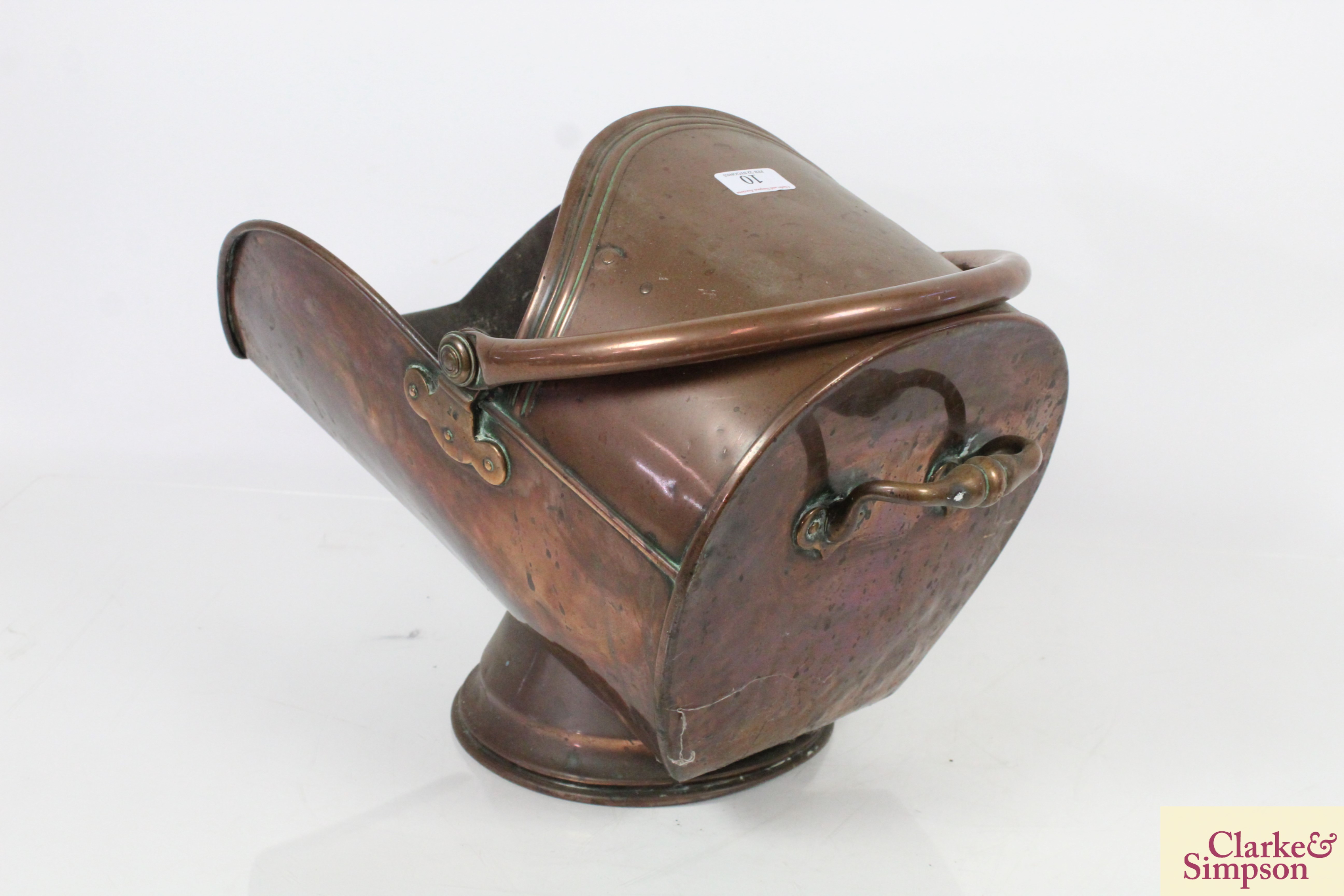 An antique copper coal scuttle and scoop with turn - Image 5 of 10