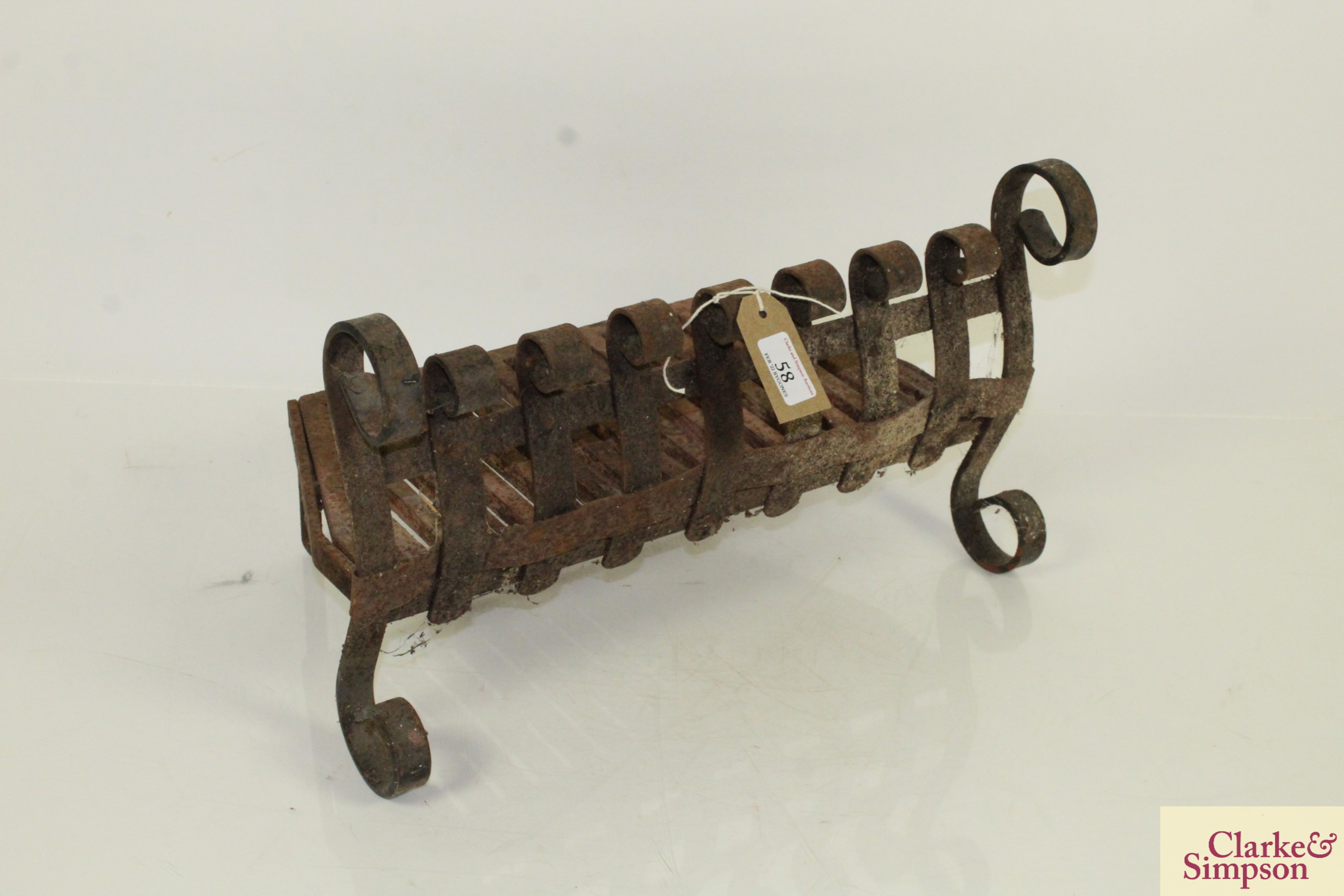 An iron fire basket - Image 2 of 4