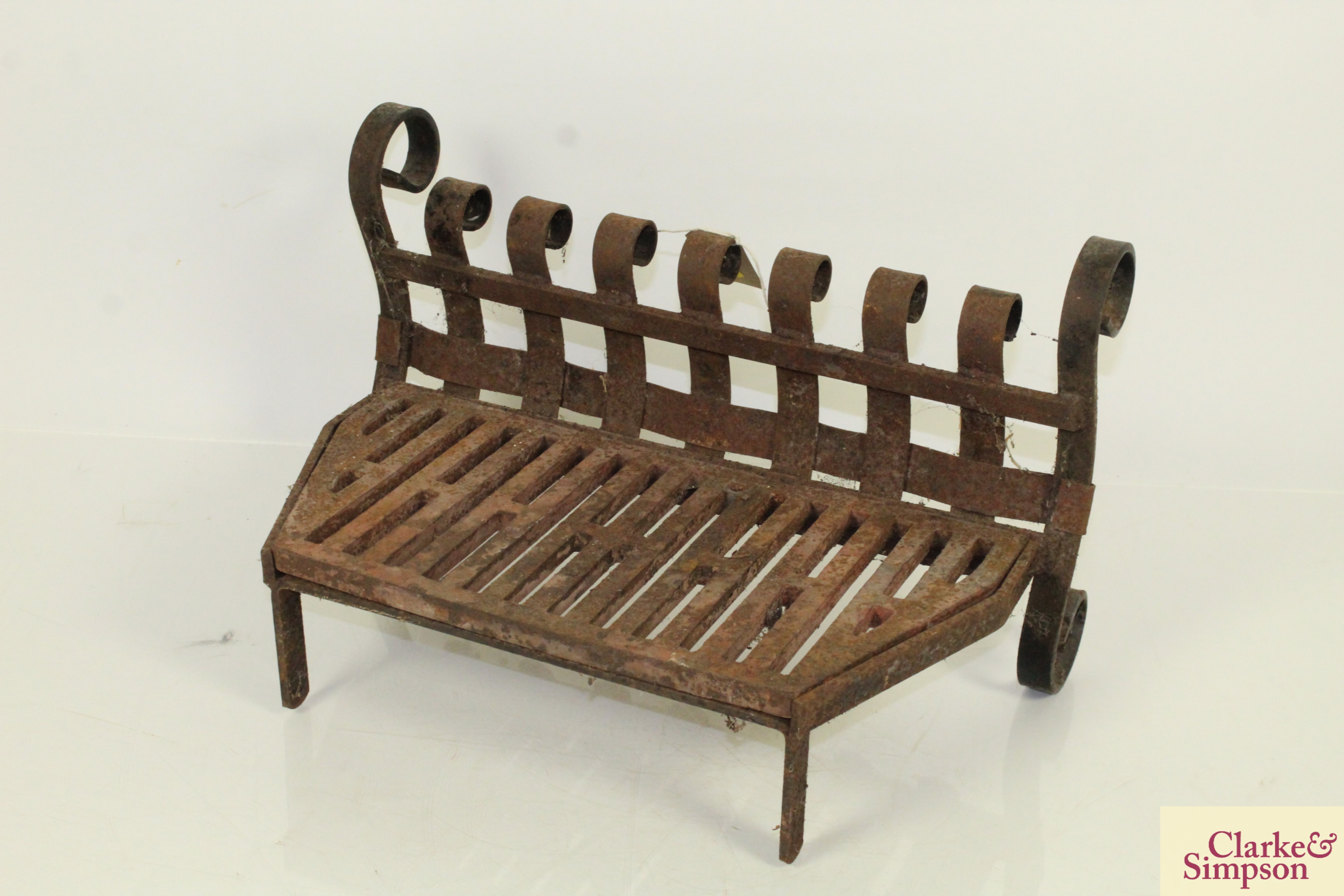 An iron fire basket - Image 3 of 4