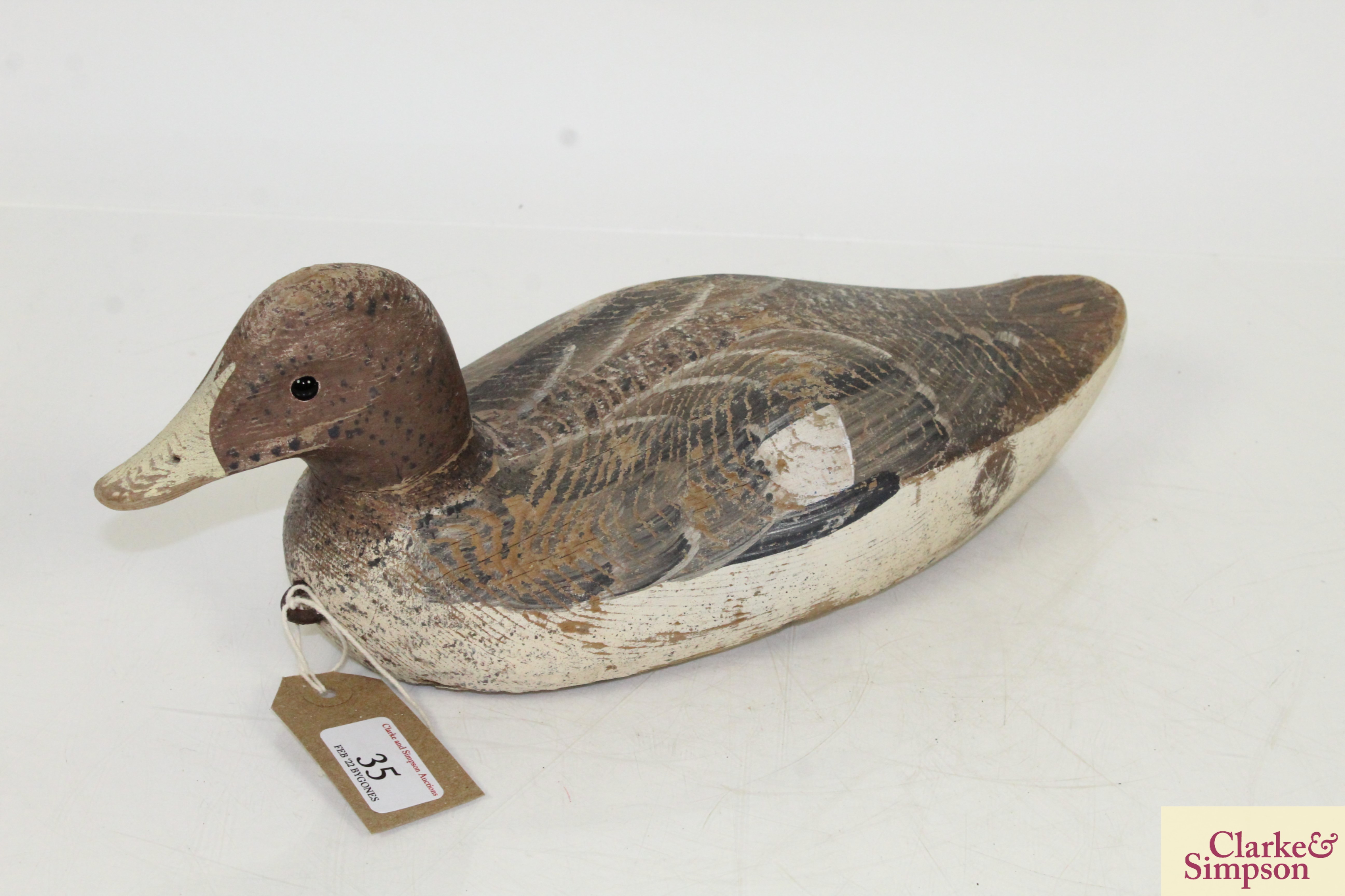 A vintage painted wooden decoy duck, approx. 13½" long - Image 2 of 5