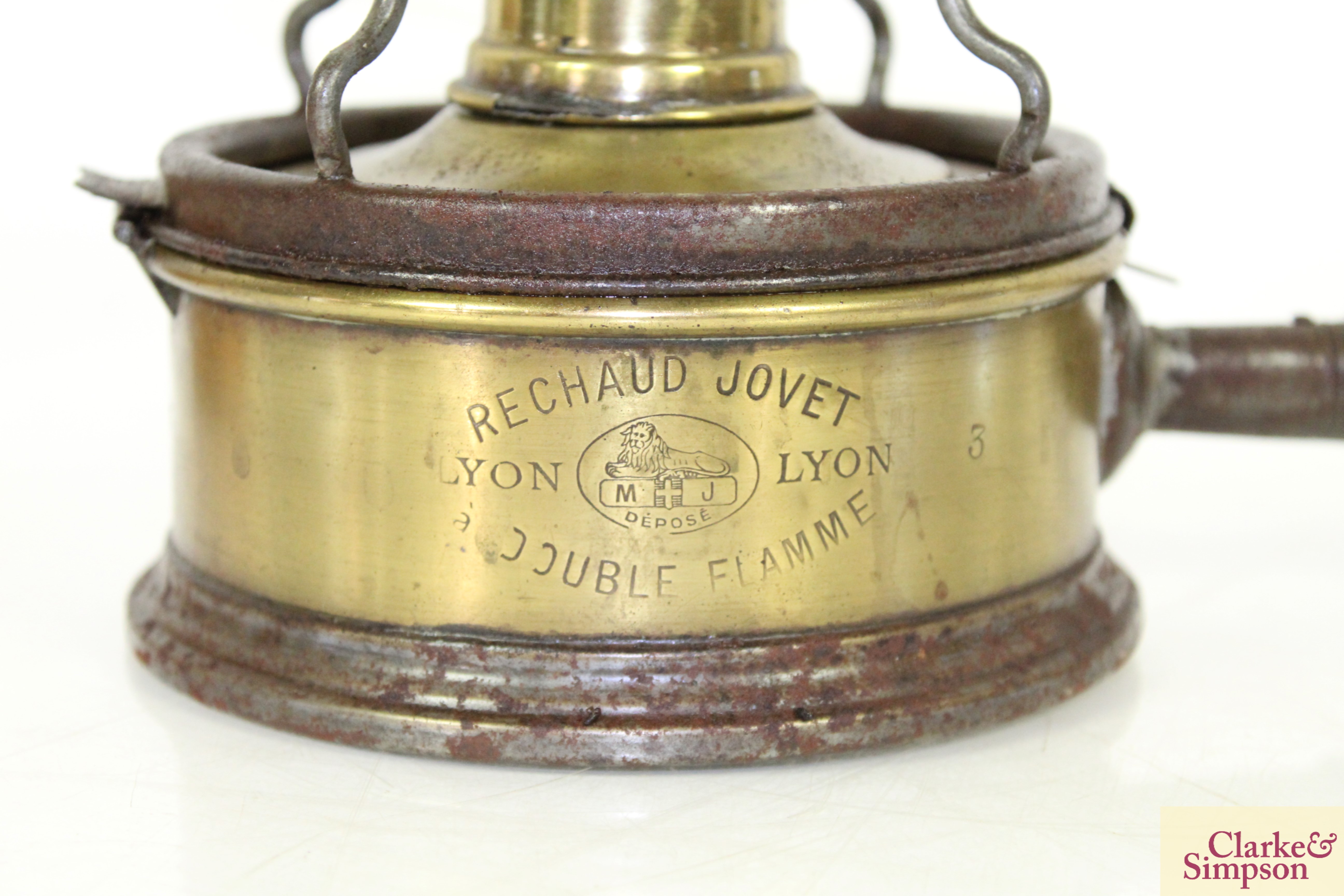 Three various copper and brass kettles on spirit he - Image 5 of 28