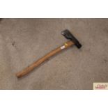 A short handle axe