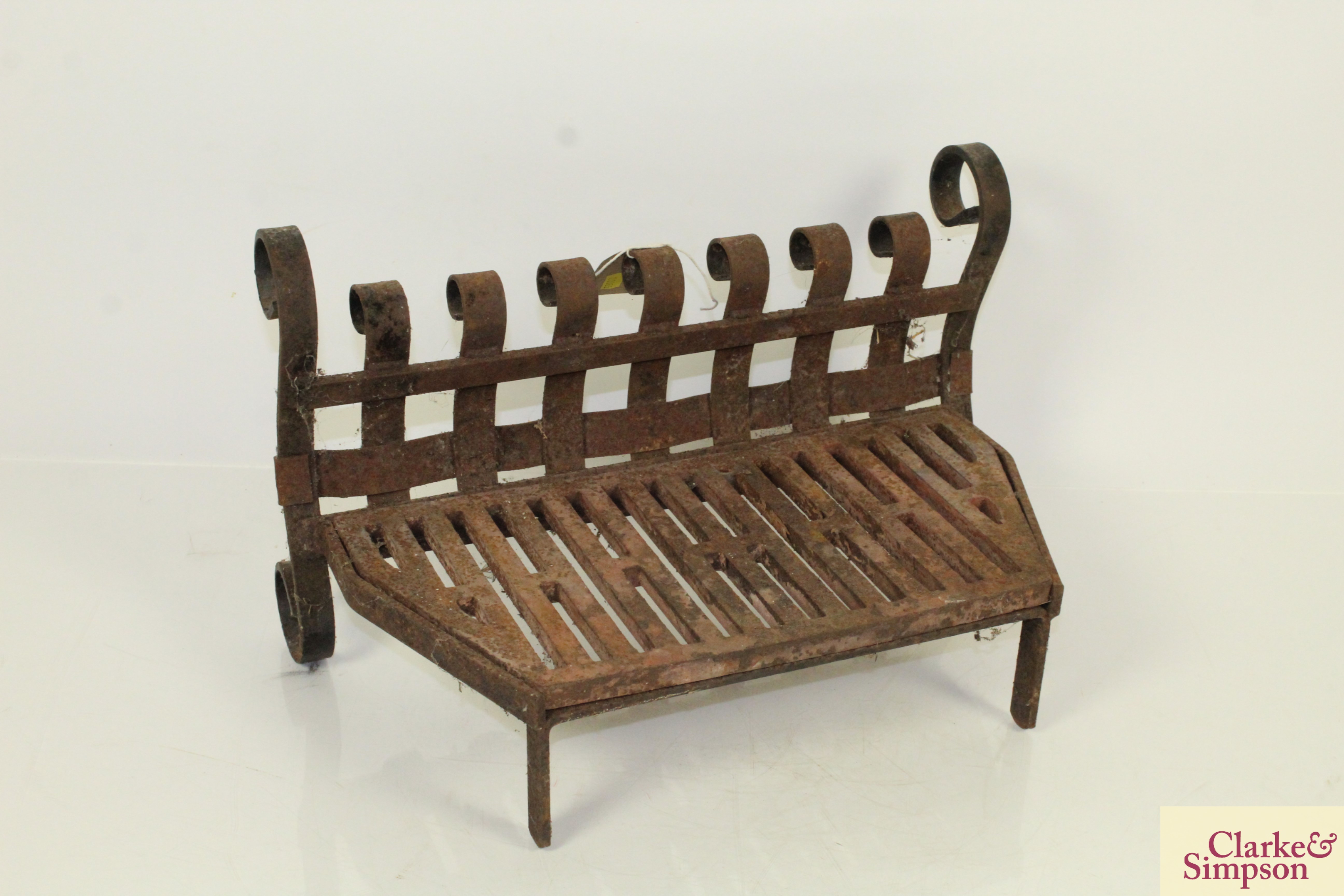 An iron fire basket - Image 4 of 4