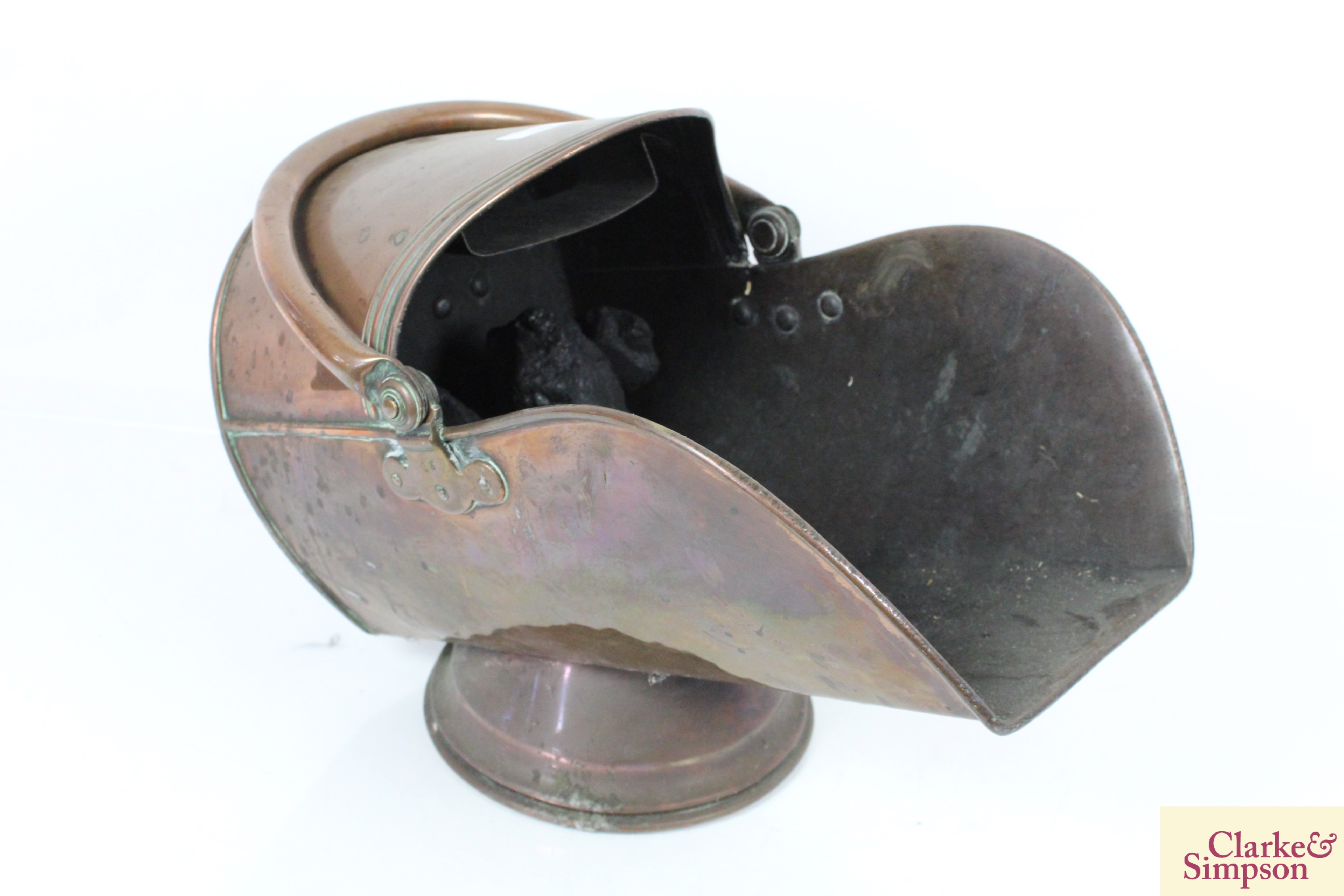 An antique copper coal scuttle and scoop with turn - Image 2 of 10