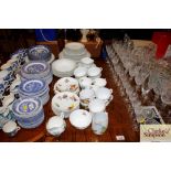 A quantity of various tea and dinnerware including