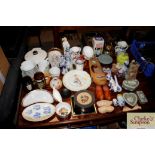 A large quantity of various decorative china
