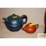 Two Chinese Yixing type tea pots