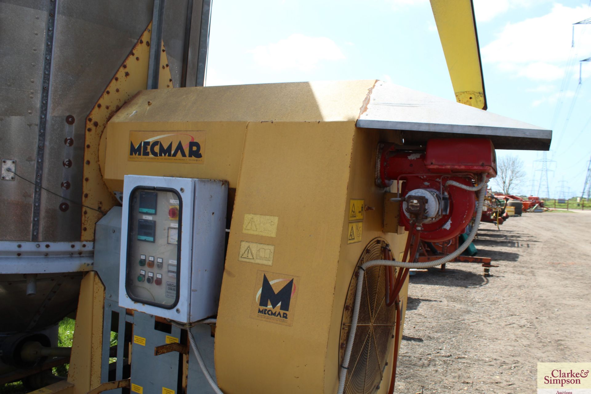 Mecmar 13T mobile grain drier. 326 hours. For sale due to retirement. V - Image 13 of 21