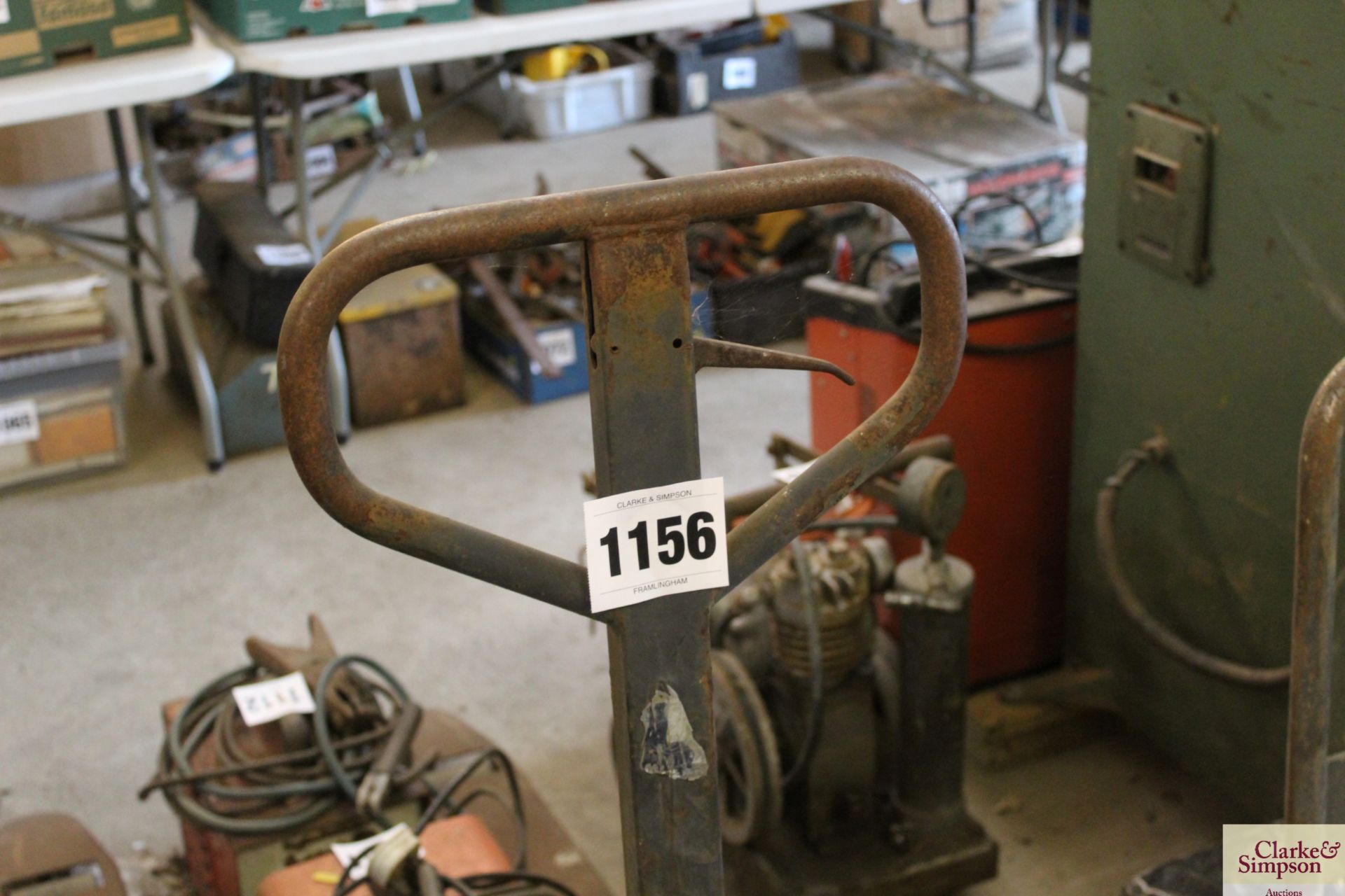 Pump up pallet truck. - Image 2 of 5