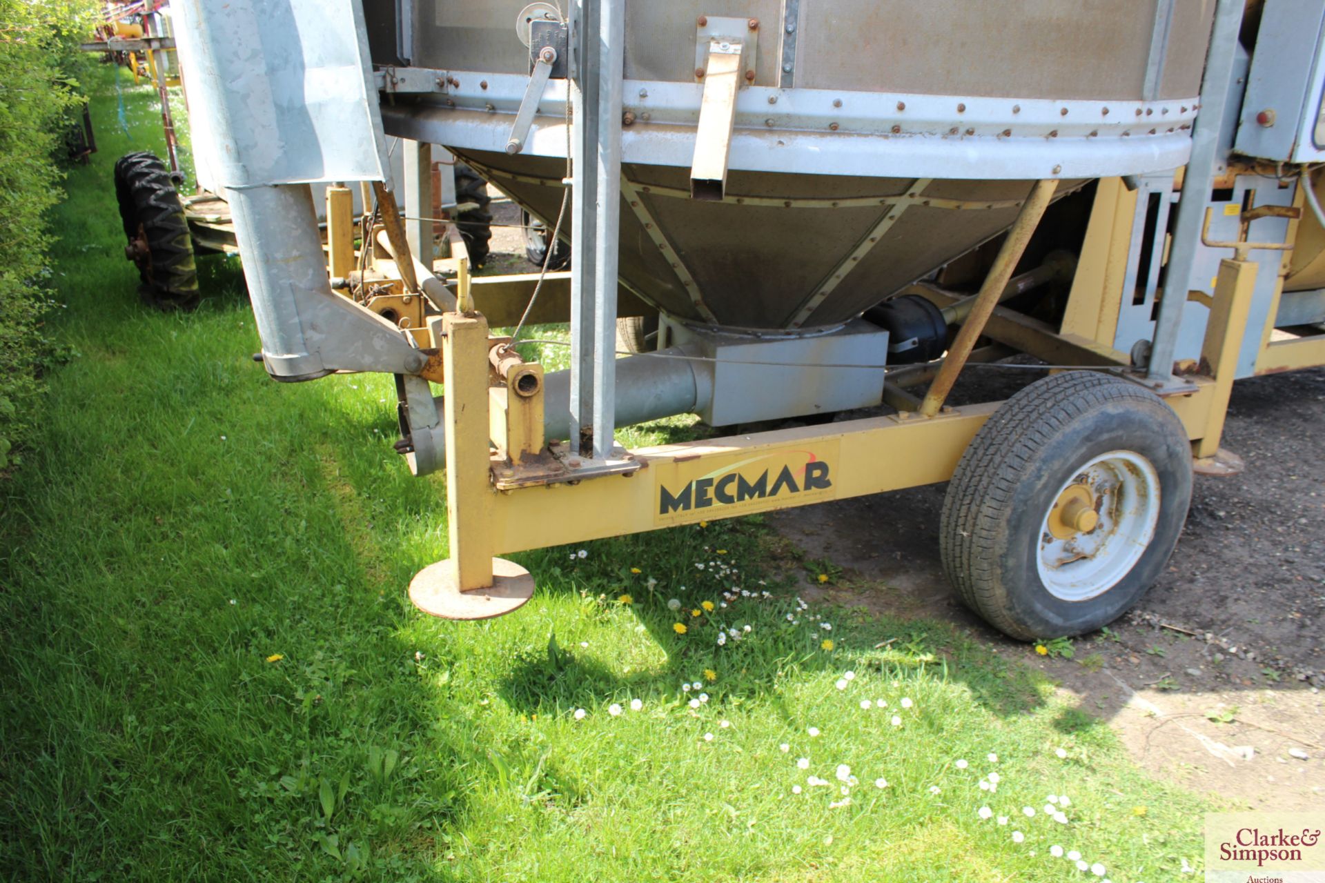 Mecmar 13T mobile grain drier. 326 hours. For sale due to retirement. V - Image 7 of 21