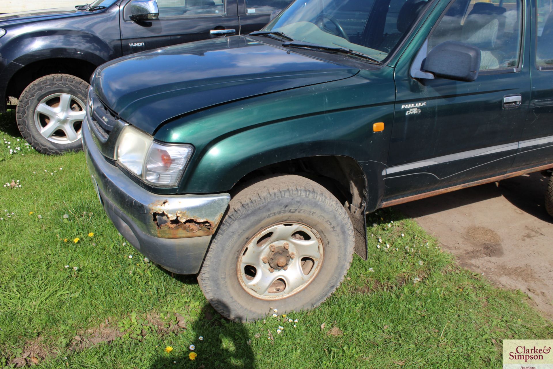 Toyota Hilux EX 270 D-4D double cab pick-up. Registration AF02 EVU. Date of first registration 17/ - Image 7 of 29