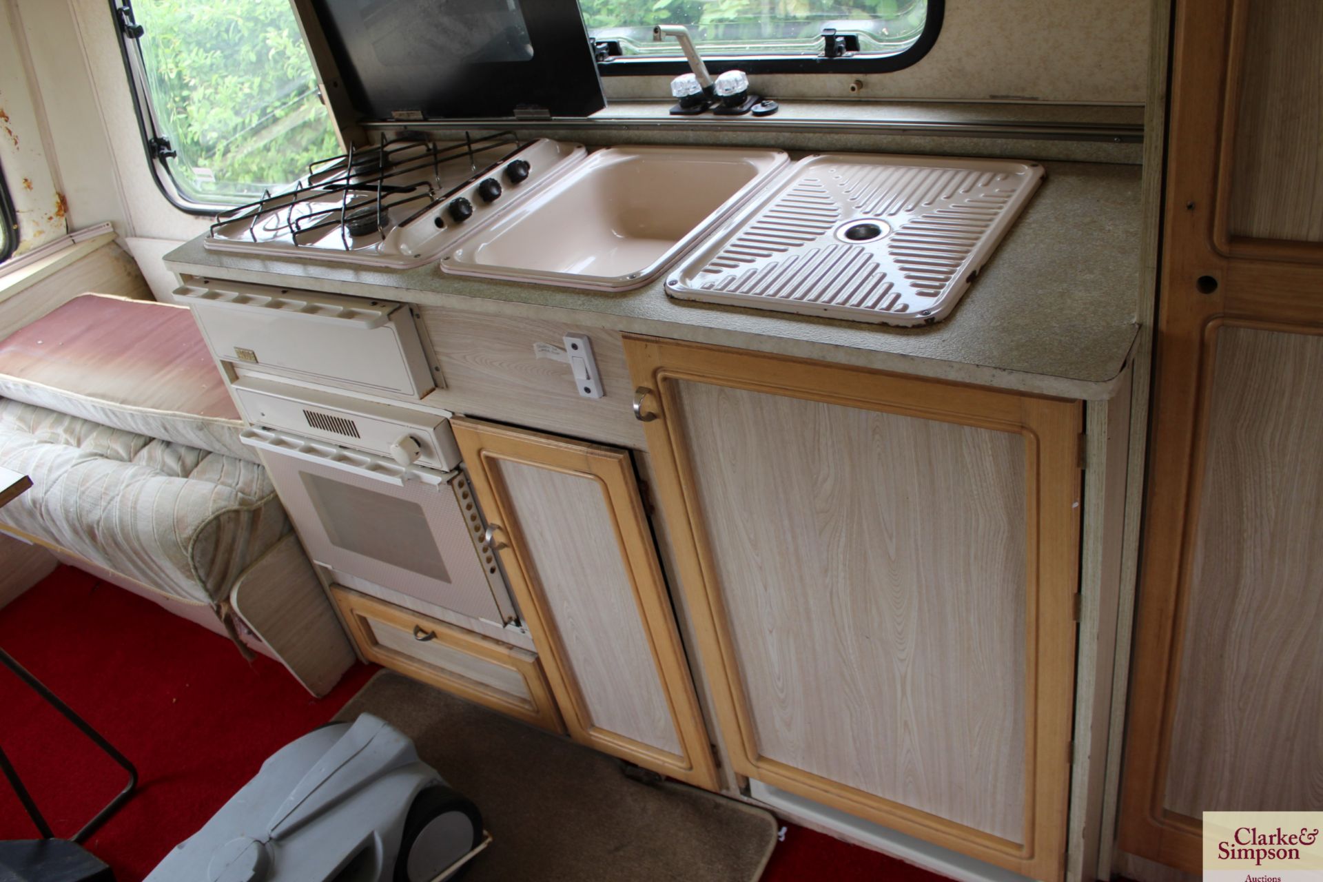 Globetrotter Ace single axle 17ft 4 berth caravan. - Image 12 of 19